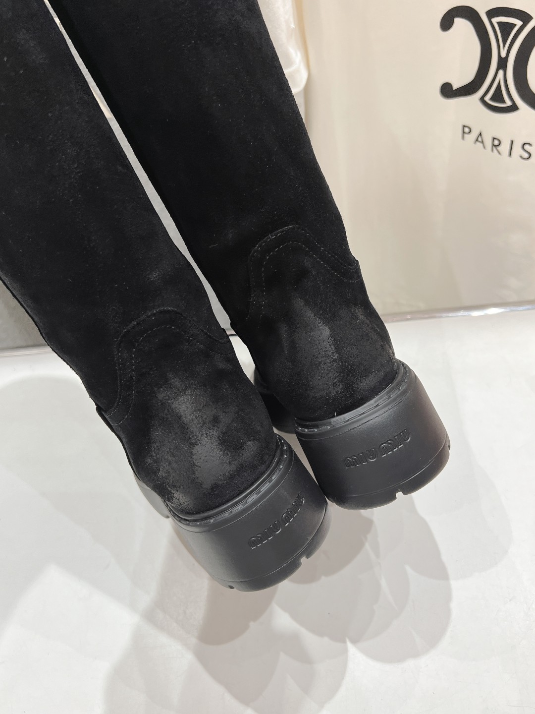 高版本出厂   MiuMiu/缪缪F033 26ss秋冬·超大热走秀款·厚底防滑中筒靴直筒长靴 出现在各大时装杂志封面·