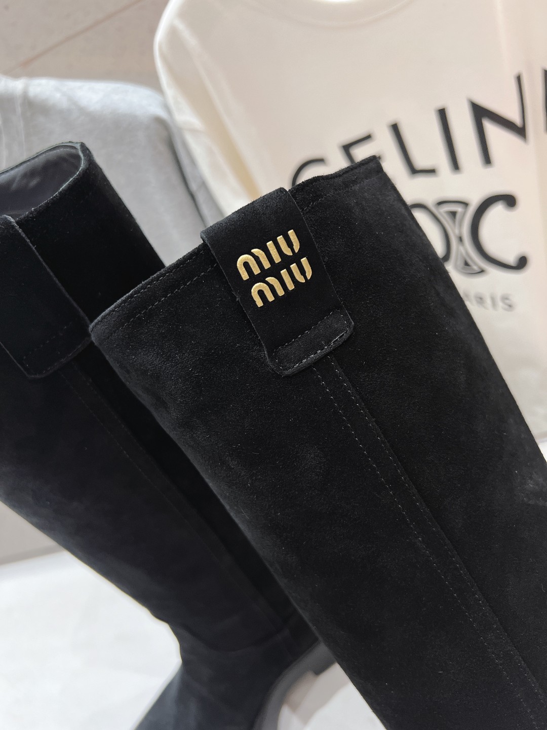 高版本出厂   MiuMiu/缪缪F033 26ss秋冬·超大热走秀款·厚底防滑中筒靴直筒长靴 出现在各大时装杂志封面·