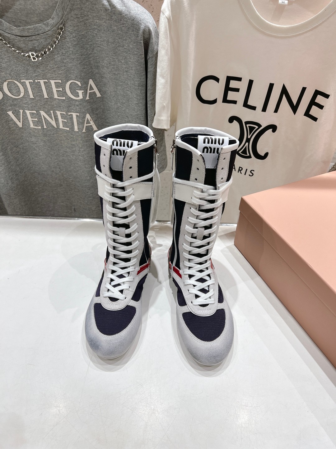 NO:225064,Purchasing grade mid-boots MiuMiu/Miao Miu 2025ss Spring and Summer·Super-large hot catwalk style·Trapped casual boots Knight boots Appeared on the covers of major fashion magazines·All celebrities and bloggers of Xiaohongshu, one that is particularly amazing to your feet, you won’t regret it when you close your eyes, and you can still be salty or sweet. Very convenient to wear~ A super comfortable boot (ZP development, customized materials) Customized upper imported beef velvet inner lining original inner sole zp open mold anti-slip wear-resistant rubber outsole Size 35-39 (40 can be customized without return and exchange) (full package), boots, miumiu, boots19860909代购级中靴  MiuMiu/缪缪2025ss春夏·超大热走秀款·绑带休闲靴骑士靴 出现在各大时装杂志封面·各路明星、小红书博主着用,上脚尤为惊艳到你的一款,闭眼入都是不会后悔·搭配还是可咸可甜 非常方便穿着～超舒适的一款靴子（ZP开发、订制材料） 鞋面定制进口牛反绒 内里原版内里 鞋底zp开模防滑耐磨橡胶大底 码数35-39 (40可定做不退换)（全套包装）,靴子,miumiu,boots,Women's Shoes