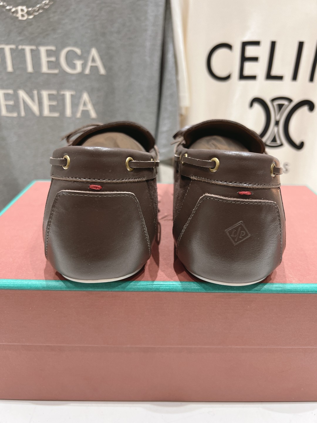 高版本出厂  只有男码
  Loro Piana* LP诺悠翩雅新款豆豆鞋一脚蹬乐福鞋 
简约时尚 脚感