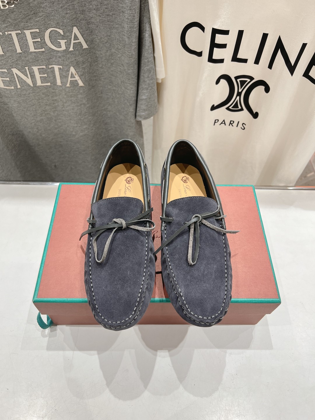 高版本出厂  只有男码
  Loro Piana* LP诺悠翩雅新款豆豆鞋一脚蹬乐福鞋 
简约时尚 脚感