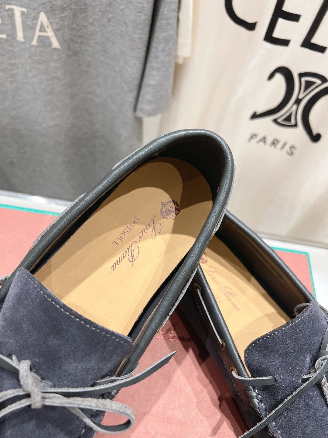 高版本出厂  只有男码
  Loro Piana* LP诺悠翩雅新款豆豆鞋一脚蹬乐福鞋 
简约时尚 脚感