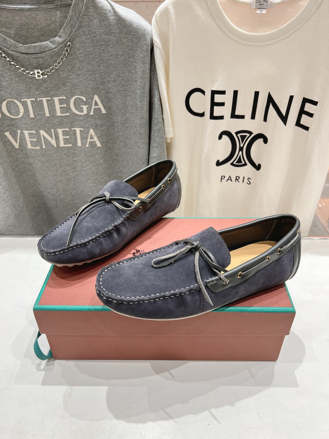 高版本出厂  只有男码
  Loro Piana* LP诺悠翩雅新款豆豆鞋一脚蹬乐福鞋 
简约时尚 脚感