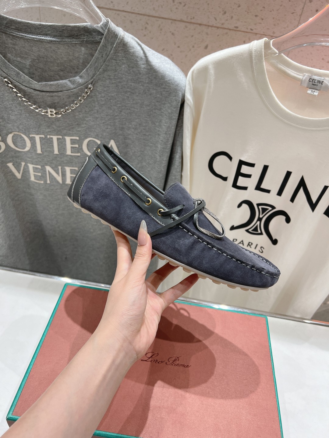 高版本出厂  只有男码
  Loro Piana* LP诺悠翩雅新款豆豆鞋一脚蹬乐福鞋 
简约时尚 脚感