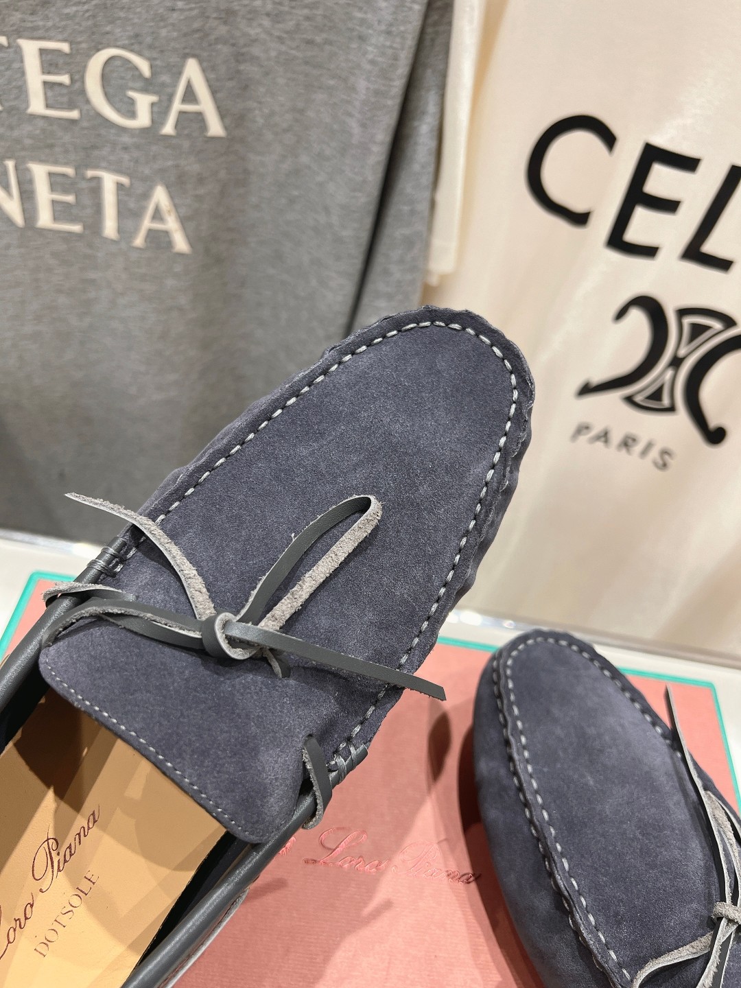 高版本出厂  只有男码
  Loro Piana* LP诺悠翩雅新款豆豆鞋一脚蹬乐福鞋 
简约时尚 脚感