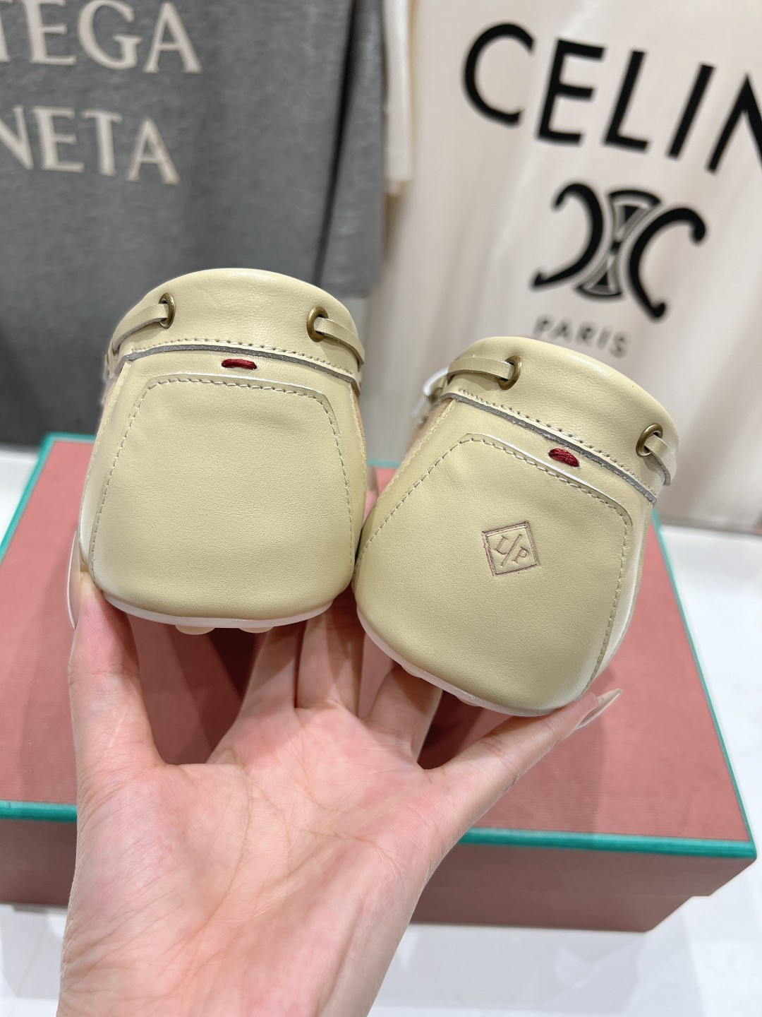 高版本出厂  只有男码
  Loro Piana* LP诺悠翩雅新款豆豆鞋一脚蹬乐福鞋 
简约时尚 脚感