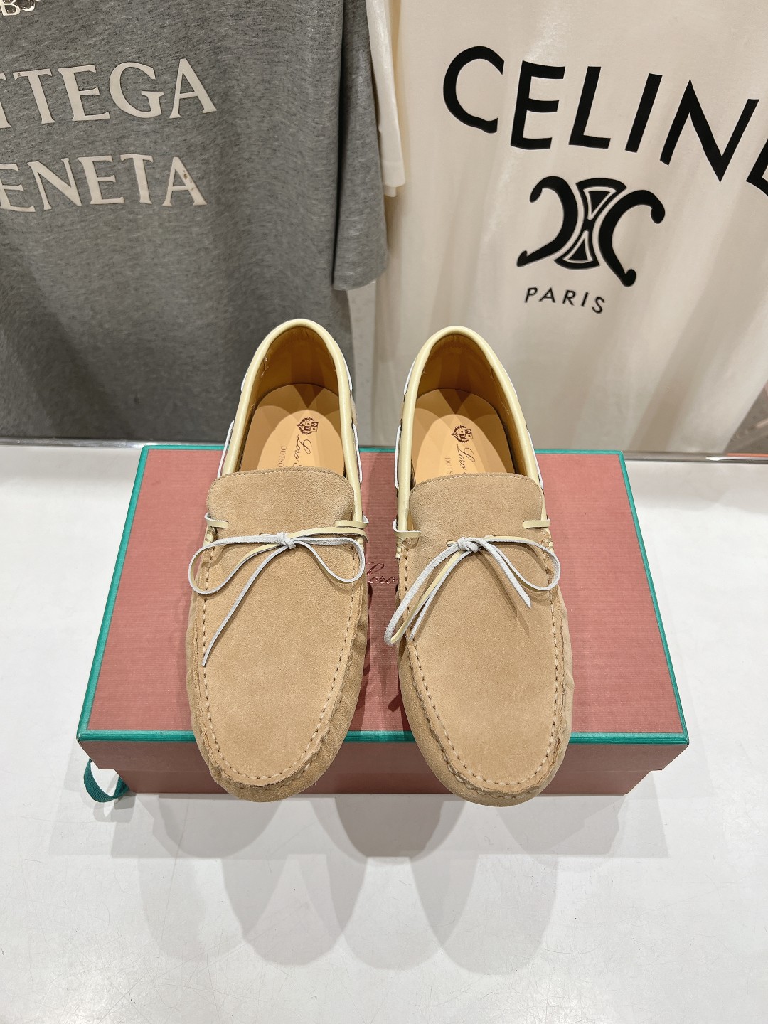 高版本出厂  只有男码
  Loro Piana* LP诺悠翩雅新款豆豆鞋一脚蹬乐福鞋 
简约时尚 脚感