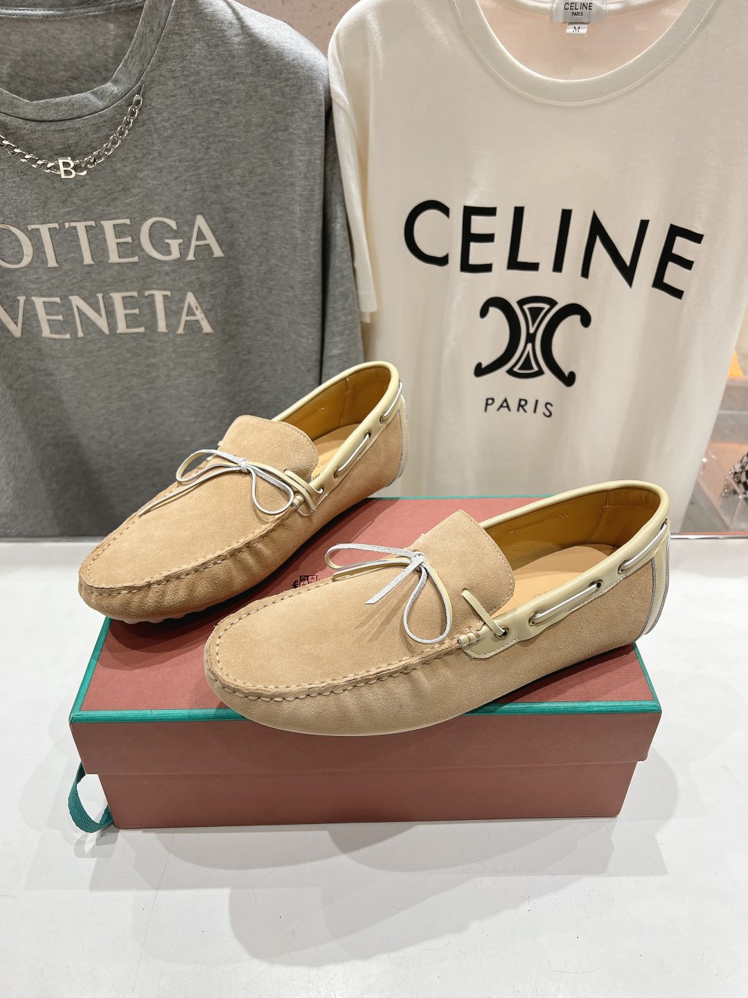 高版本出厂  只有男码
  Loro Piana* LP诺悠翩雅新款豆豆鞋一脚蹬乐福鞋 
简约时尚 脚感