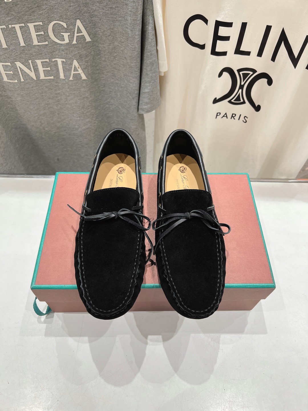 高版本出厂  只有男码
  Loro Piana* LP诺悠翩雅新款豆豆鞋一脚蹬乐福鞋 
简约时尚 脚感