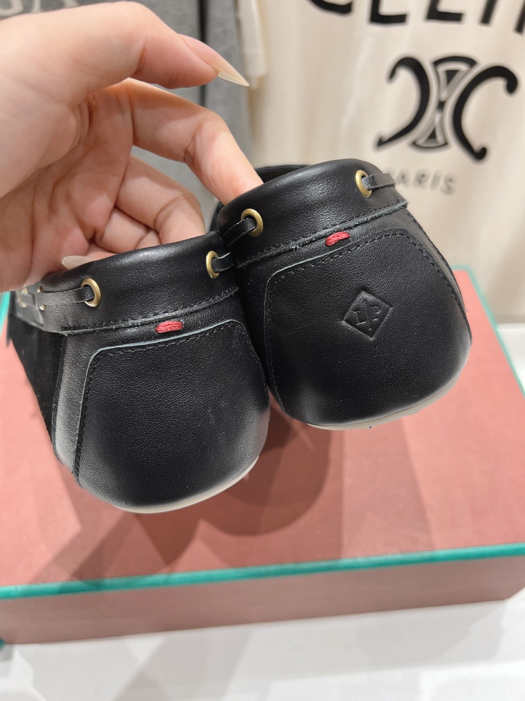 高版本出厂  只有男码
  Loro Piana* LP诺悠翩雅新款豆豆鞋一脚蹬乐福鞋 
简约时尚 脚感