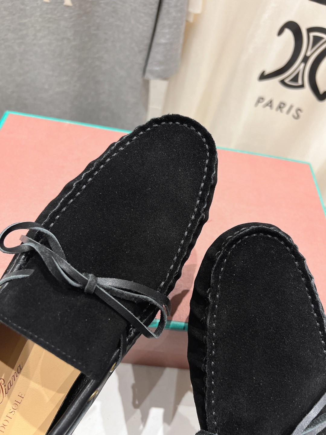 高版本出厂  只有男码
  Loro Piana* LP诺悠翩雅新款豆豆鞋一脚蹬乐福鞋 
简约时尚 脚感