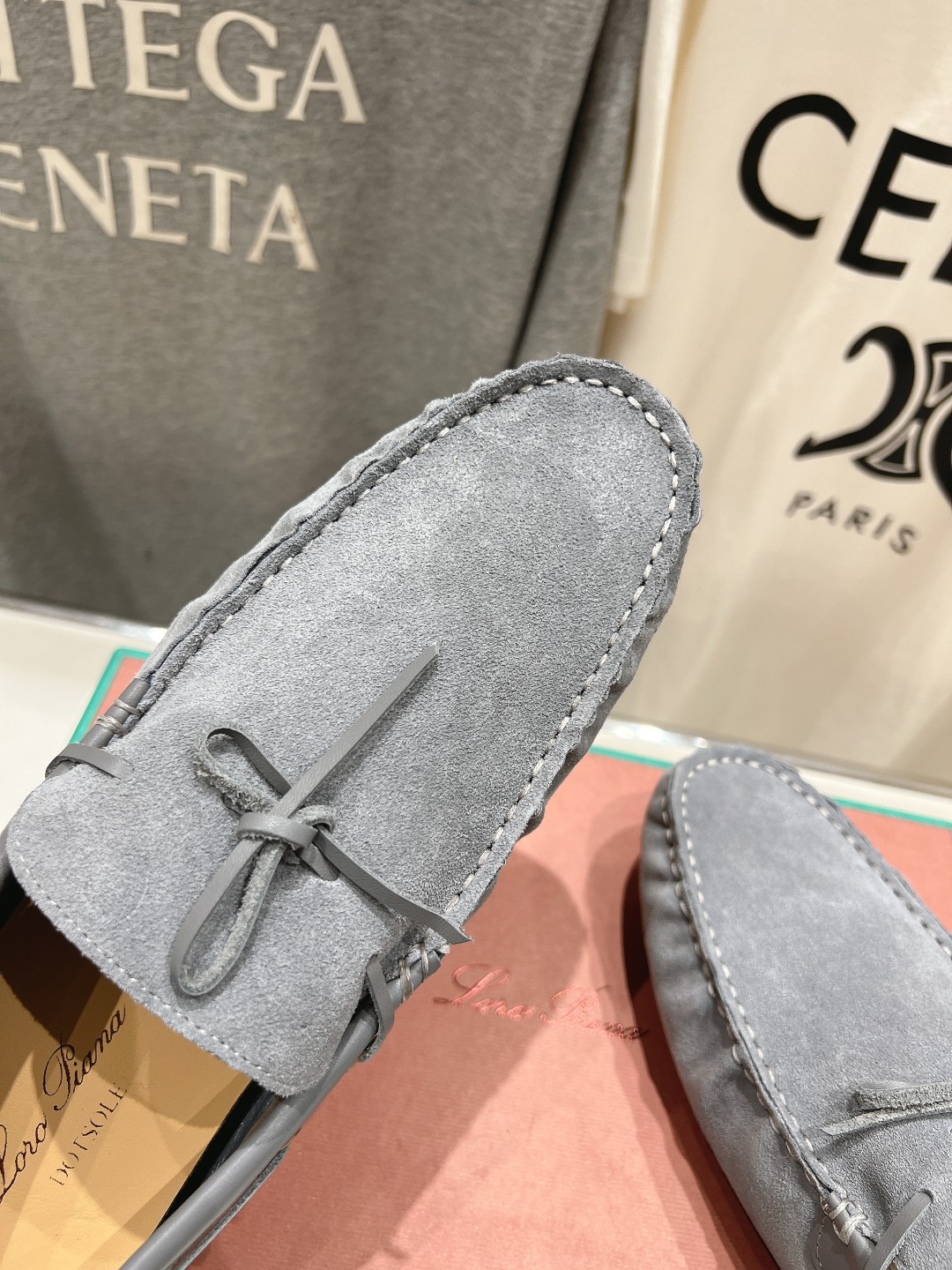 高版本出厂  只有男码
  Loro Piana* LP诺悠翩雅新款豆豆鞋一脚蹬乐福鞋 
简约时尚 脚感