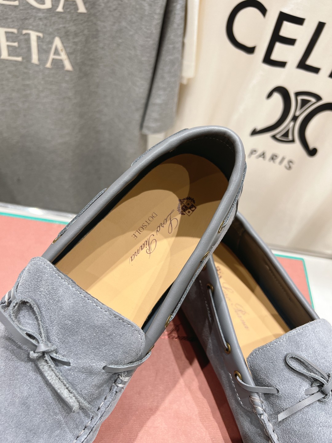 高版本出厂  只有男码
  Loro Piana* LP诺悠翩雅新款豆豆鞋一脚蹬乐福鞋 
简约时尚 脚感