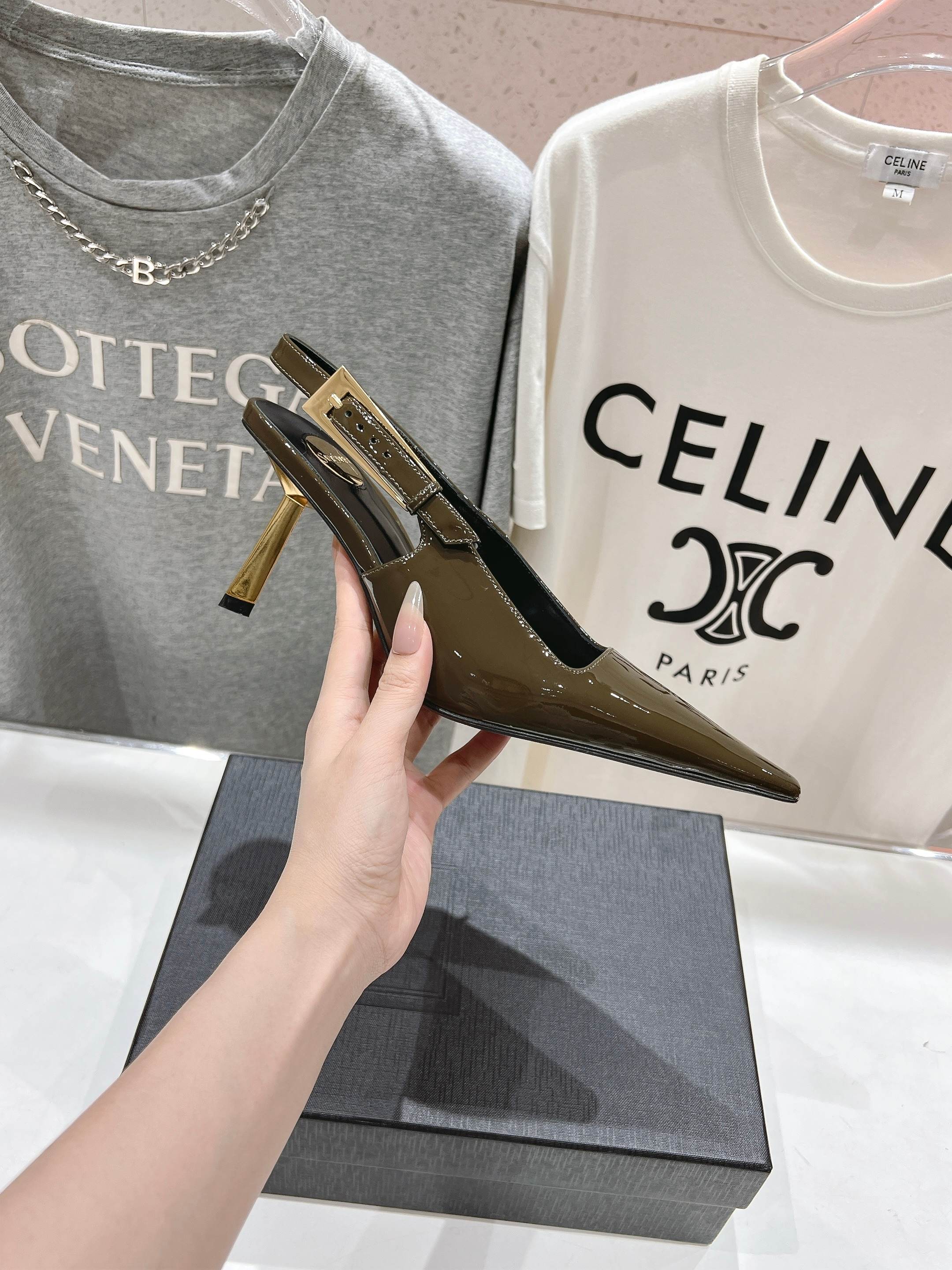 高版本出厂
「SAINT LAUREN*」圣罗兰ysl 25/春夏全新走秀高跟鞋·全新鞋型配上圣罗兰标志