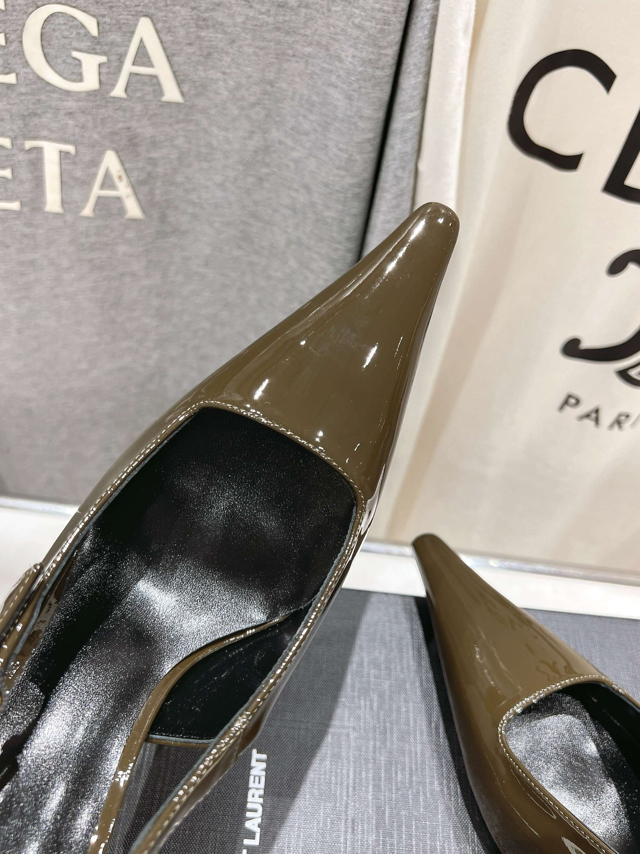 高版本出厂
「SAINT LAUREN*」圣罗兰ysl 25/春夏全新走秀高跟鞋·全新鞋型配上圣罗兰标志