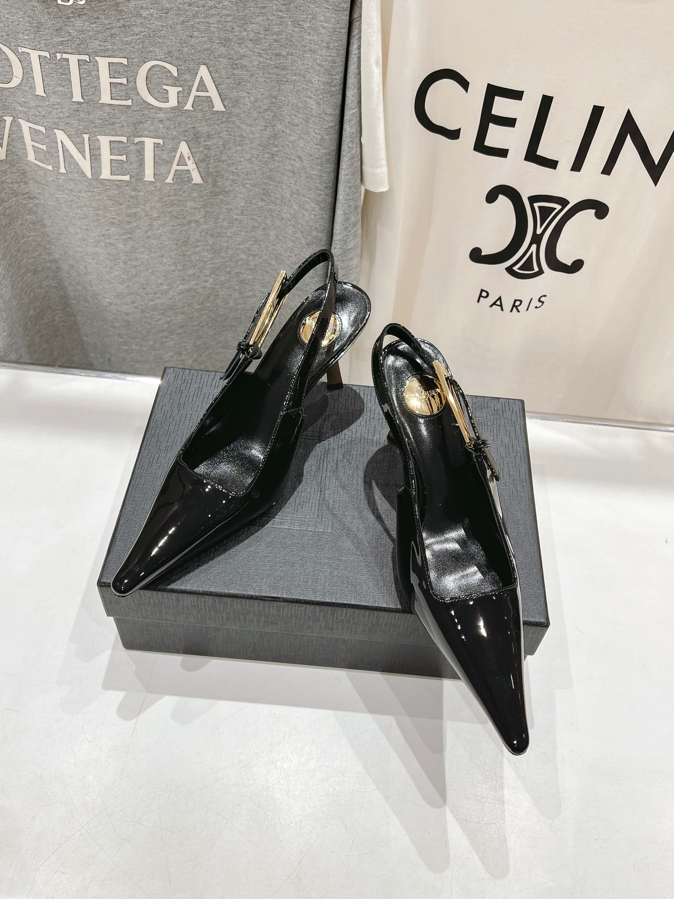 高版本出厂
「SAINT LAUREN*」圣罗兰ysl 25/春夏全新走秀高跟鞋·全新鞋型配上圣罗兰标志