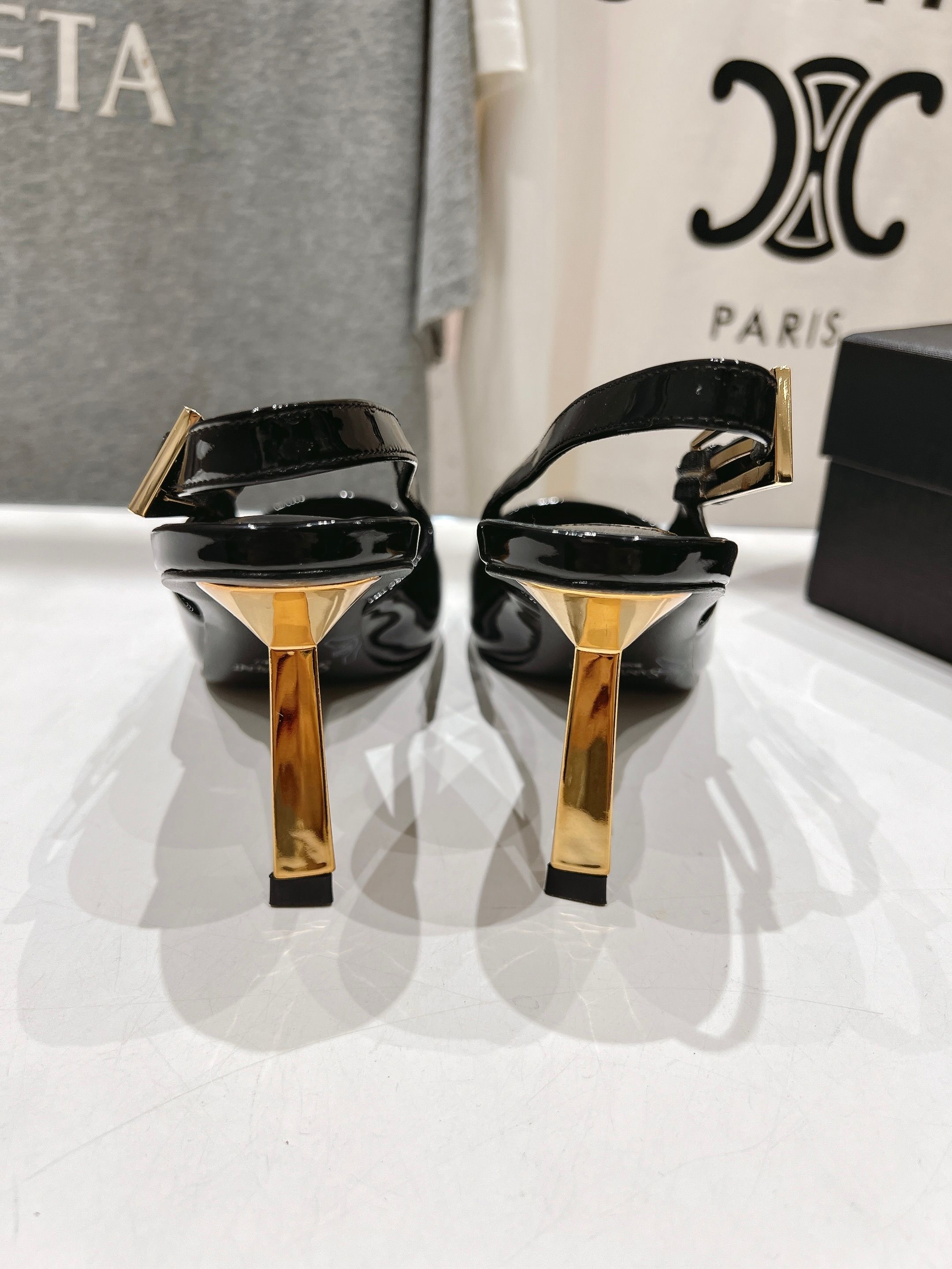 高版本出厂
「SAINT LAUREN*」圣罗兰ysl 25/春夏全新走秀高跟鞋·全新鞋型配上圣罗兰标志