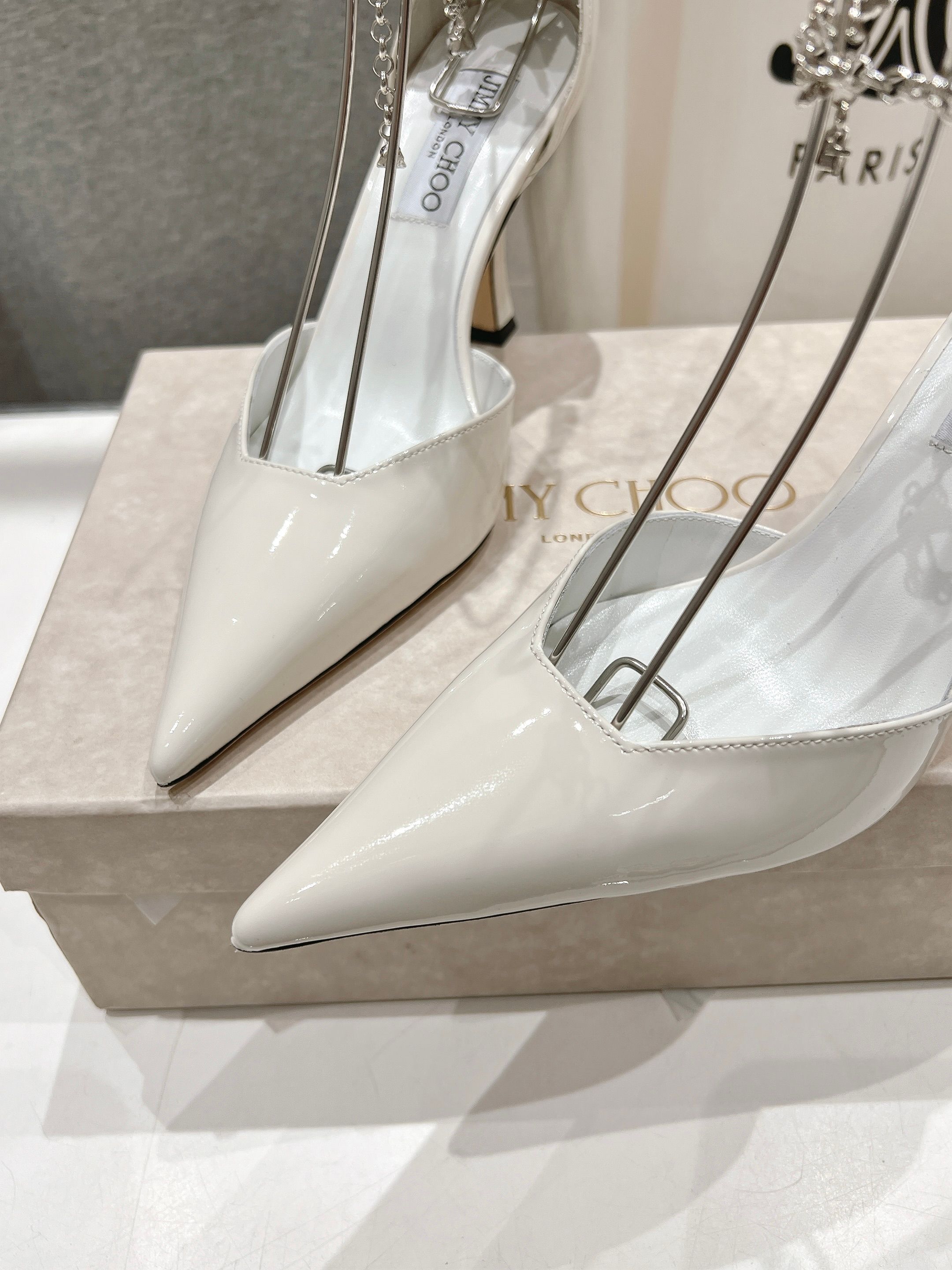 高版本出厂
  JIMMY CHOO*｜JC/吉米周2025ss新款简约高跟凉鞋高跟鞋

原版套楦，完美