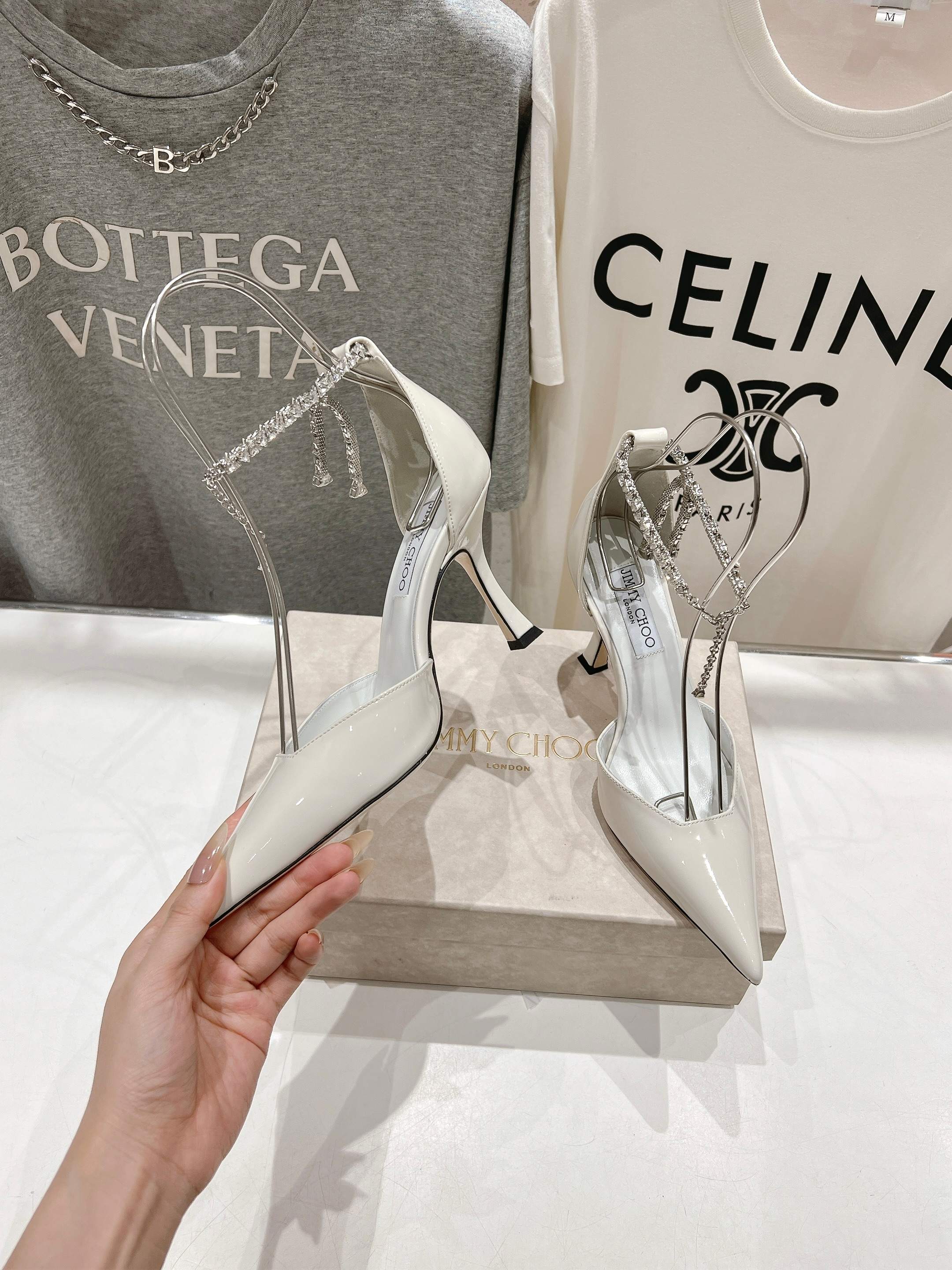 高版本出厂
  JIMMY CHOO*｜JC/吉米周2025ss新款简约高跟凉鞋高跟鞋

原版套楦，完美