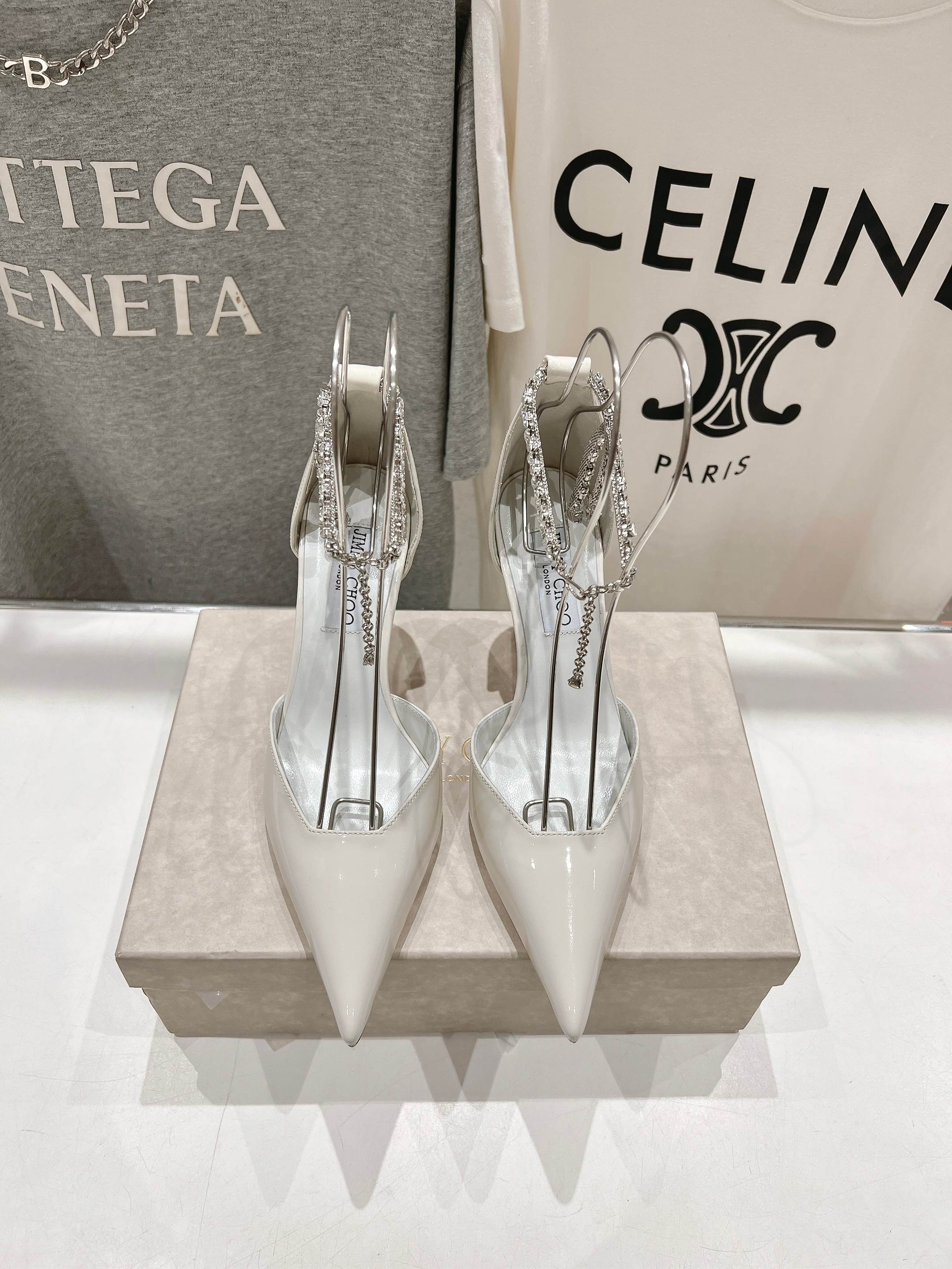高版本出厂
  JIMMY CHOO*｜JC/吉米周2025ss新款简约高跟凉鞋高跟鞋

原版套楦，完美