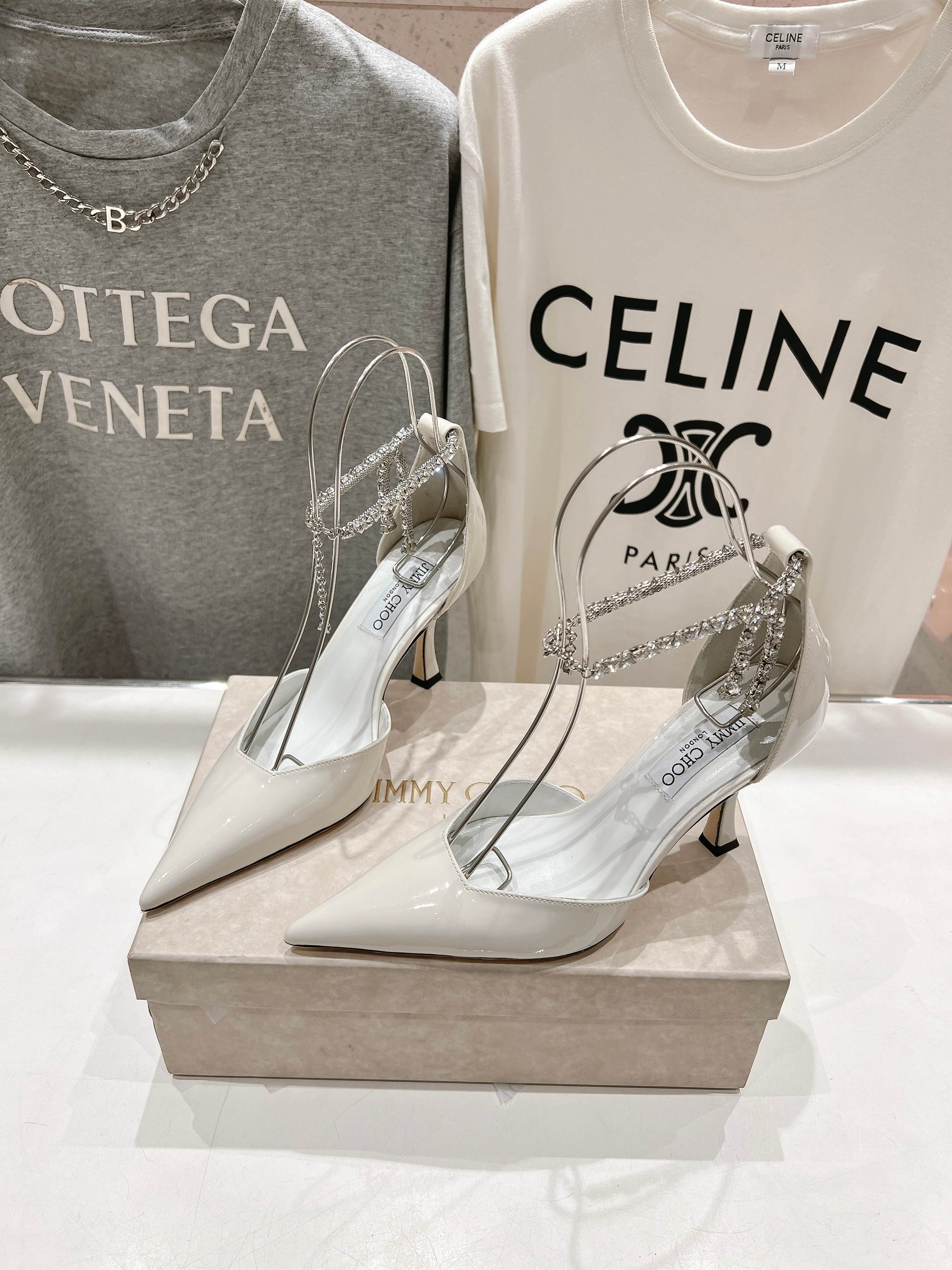 高版本出厂
  JIMMY CHOO*｜JC/吉米周2025ss新款简约高跟凉鞋高跟鞋

原版套楦，完美