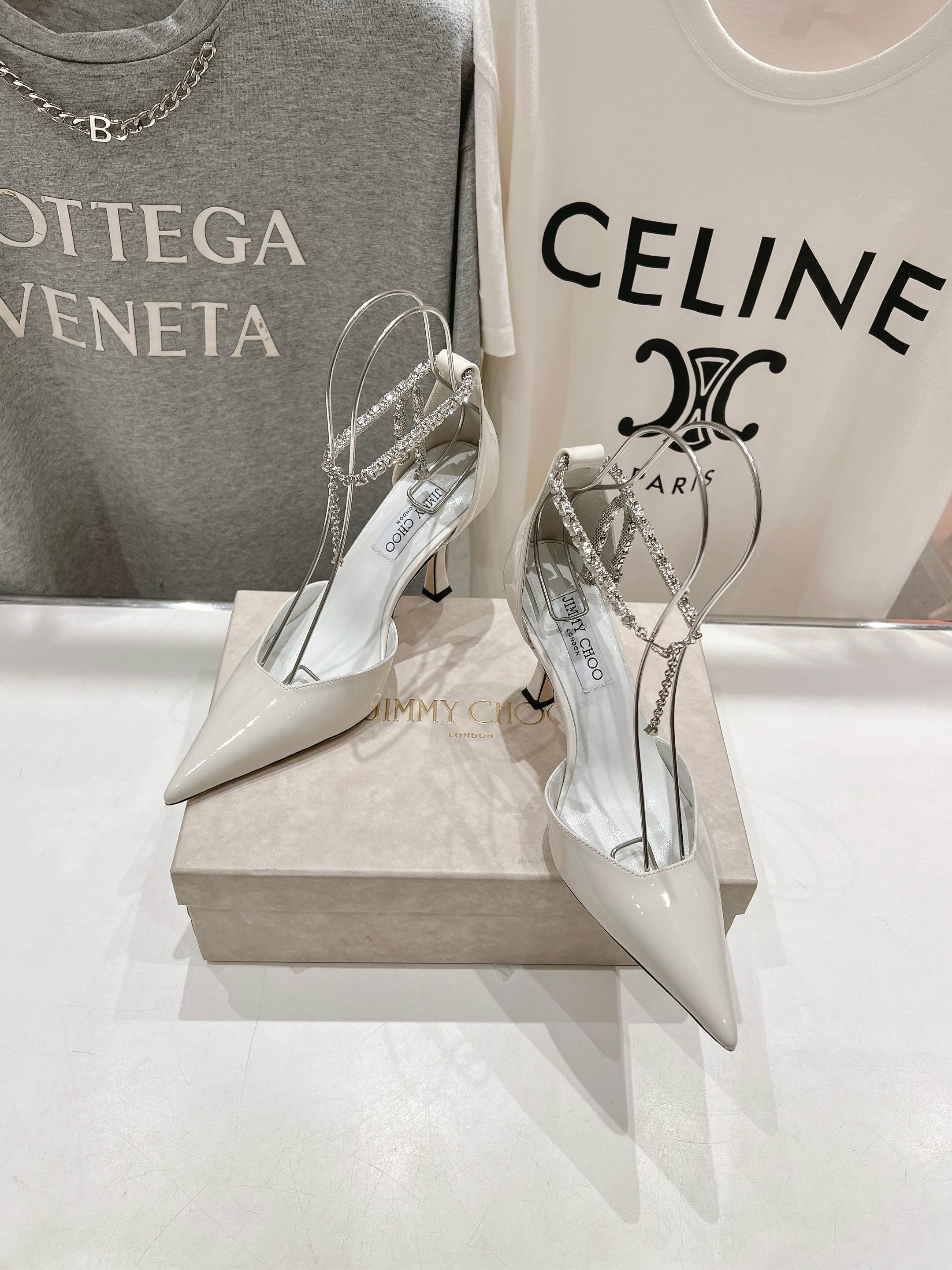 高版本出厂
  JIMMY CHOO*｜JC/吉米周2025ss新款简约高跟凉鞋高跟鞋

原版套楦，完美