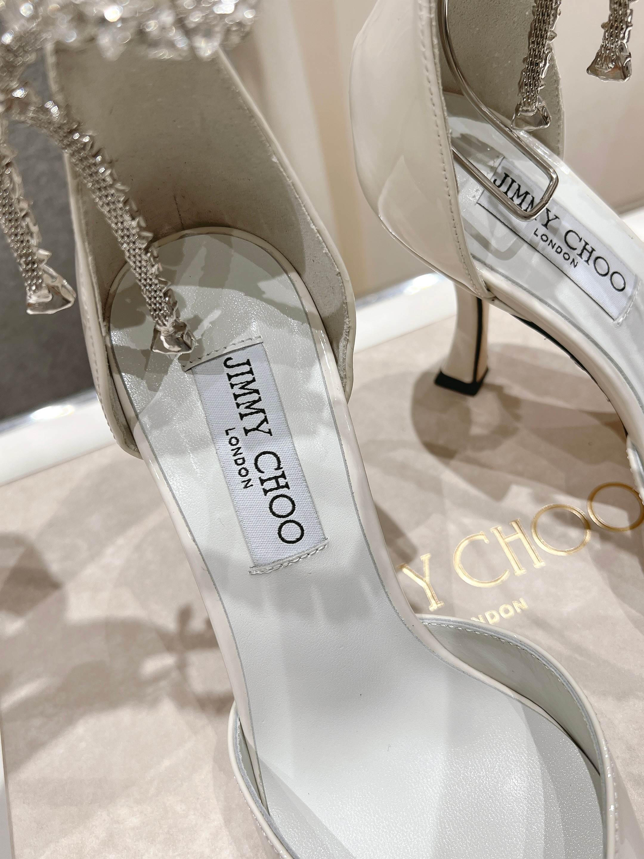 高版本出厂
  JIMMY CHOO*｜JC/吉米周2025ss新款简约高跟凉鞋高跟鞋

原版套楦，完美