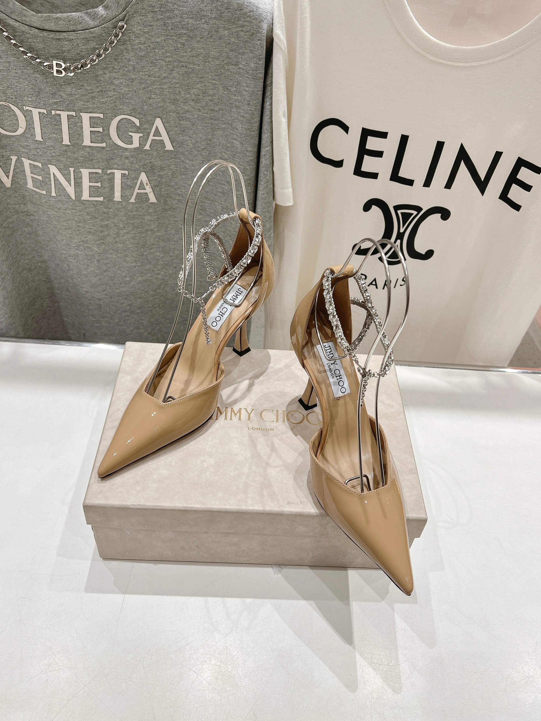 高版本出厂
  JIMMY CHOO*｜JC/吉米周2025ss新款简约高跟凉鞋高跟鞋

原版套楦，完美
