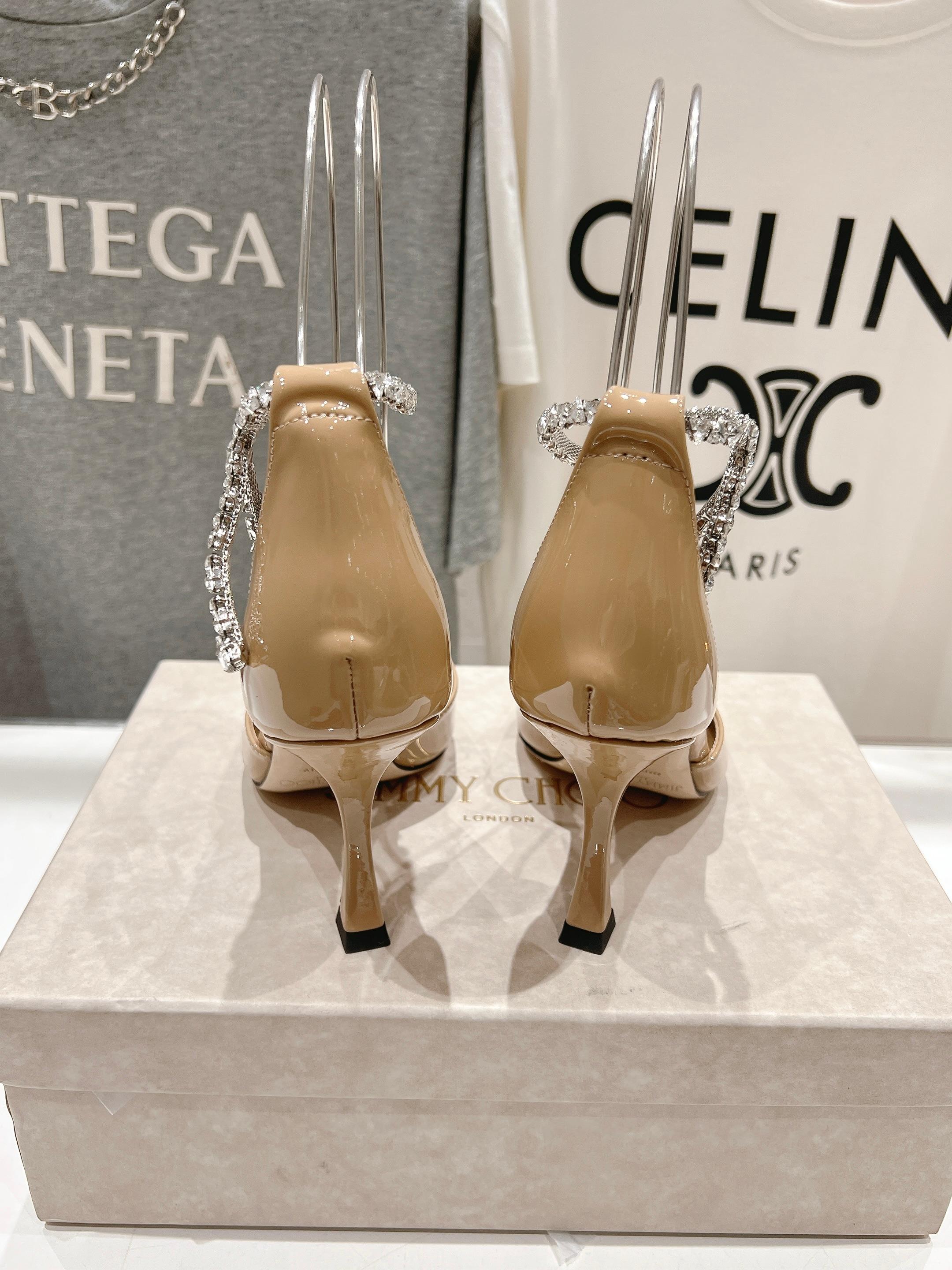 高版本出厂
  JIMMY CHOO*｜JC/吉米周2025ss新款简约高跟凉鞋高跟鞋

原版套楦，完美