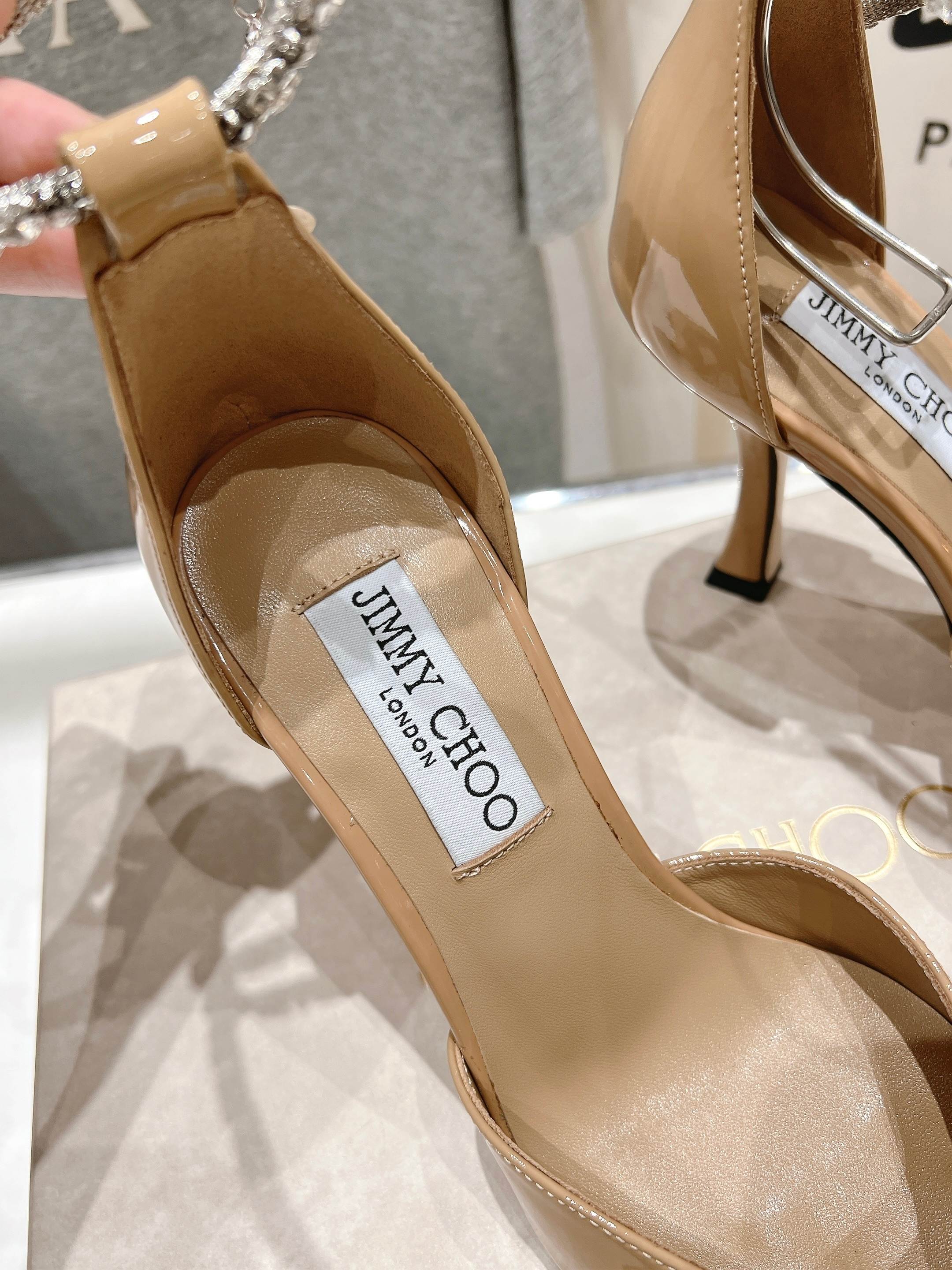 高版本出厂
  JIMMY CHOO*｜JC/吉米周2025ss新款简约高跟凉鞋高跟鞋

原版套楦，完美