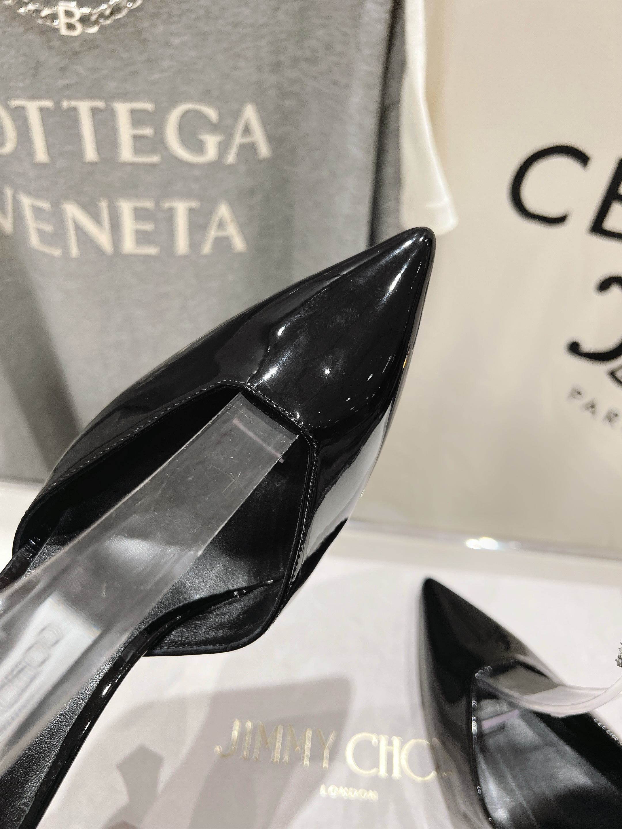 高版本出厂
  JIMMY CHOO*｜JC/吉米周2025ss新款简约高跟凉鞋高跟鞋

原版套楦，完美