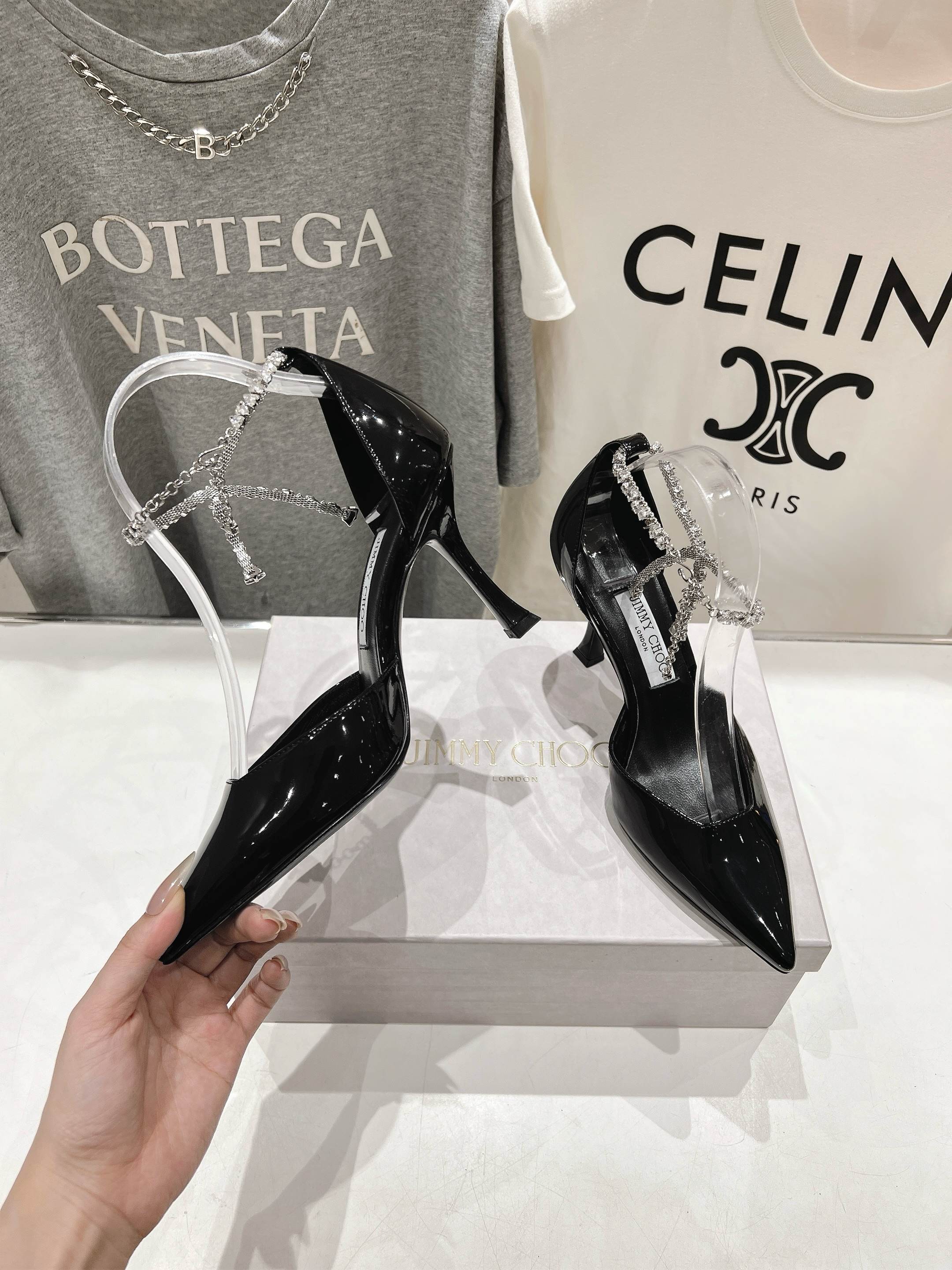 高版本出厂
  JIMMY CHOO*｜JC/吉米周2025ss新款简约高跟凉鞋高跟鞋

原版套楦，完美