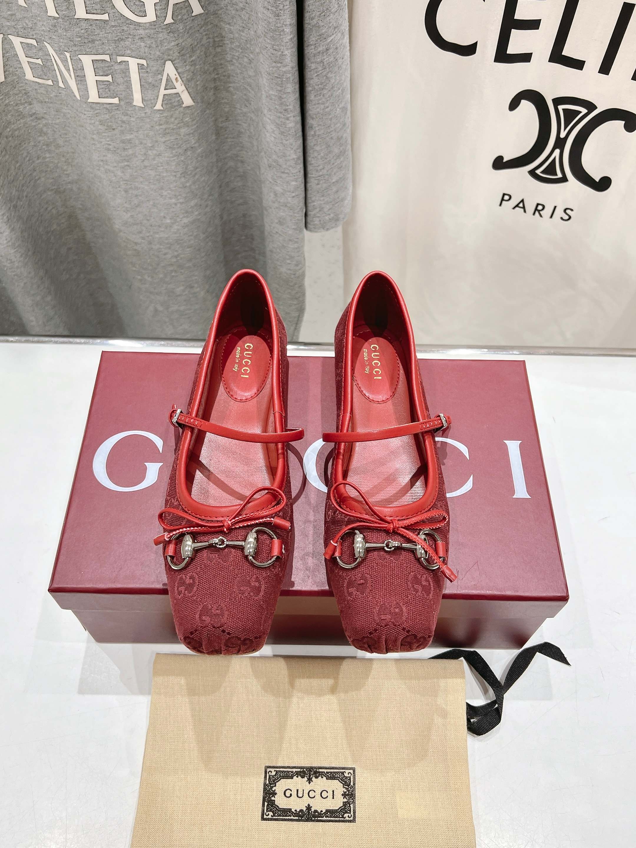 高版本出厂 真丝面
  Gucc-i  G家25ss新款玛丽珍蝴蝶结方头马衔扣芭蕾舞鞋～走秀款，专柜卖爆