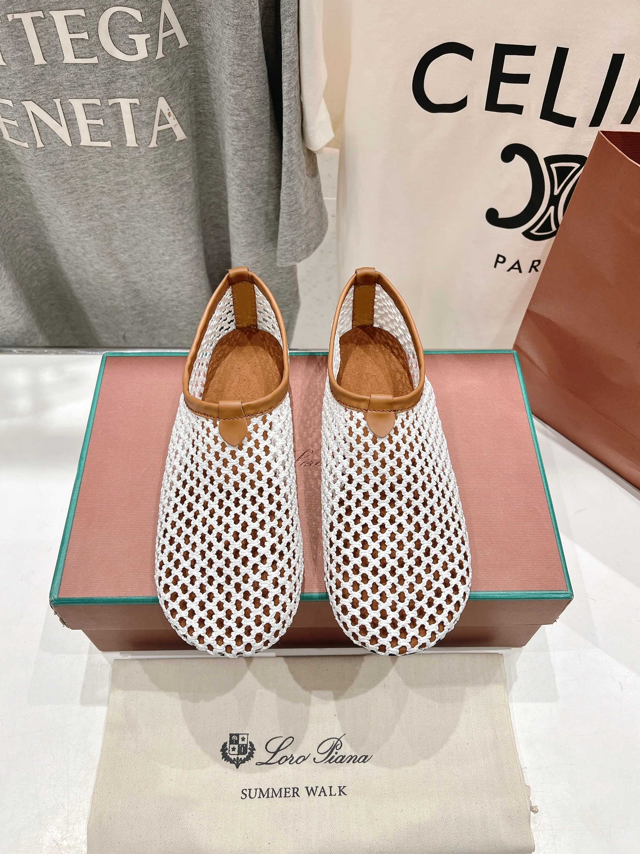 顶级出厂  
  Loro Piana* 诺悠𦒈雅Lss春夏新款勃肯平底鞋休闲鞋，脚感超级舒适 一天可以