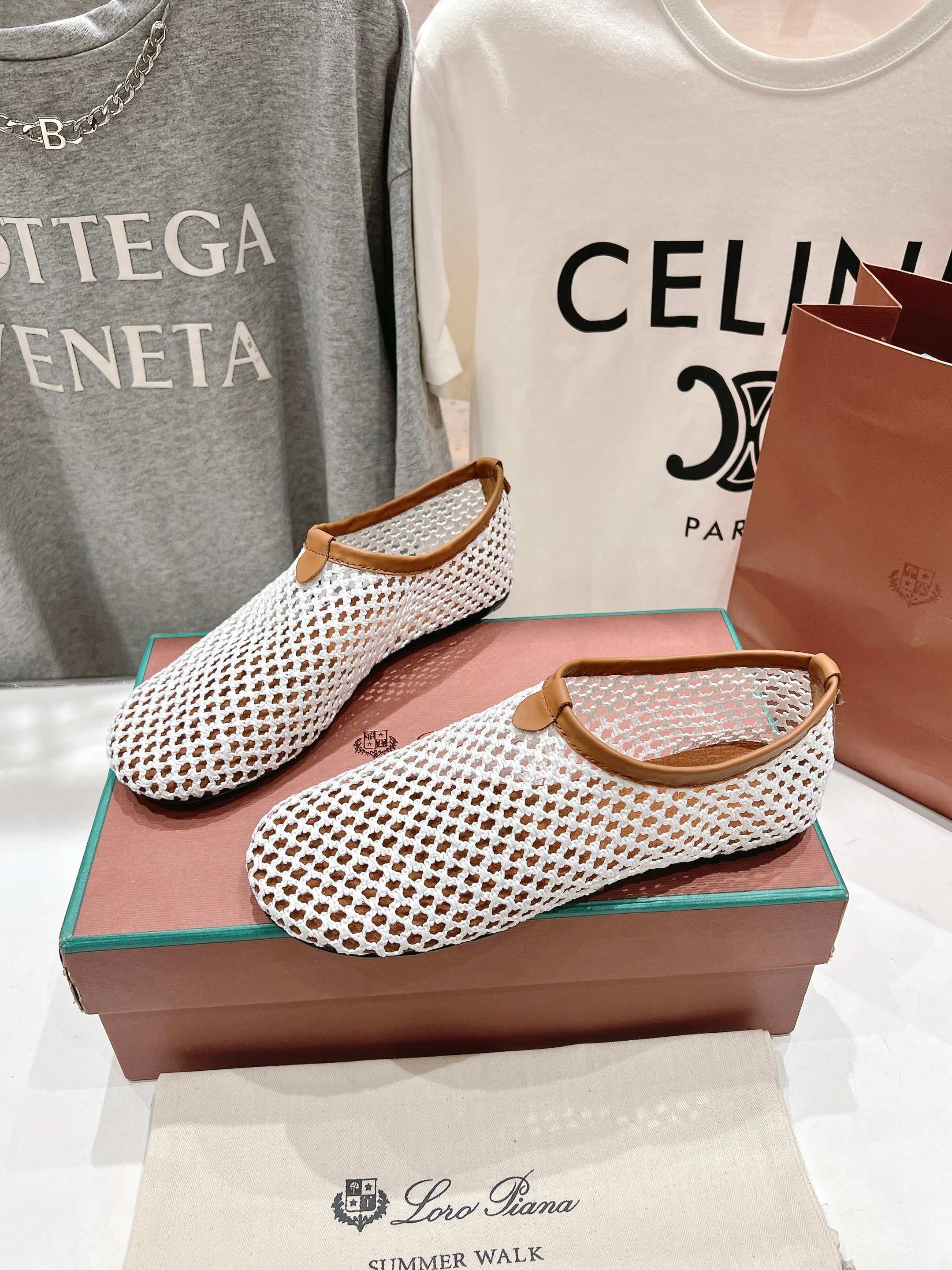 顶级出厂  
  Loro Piana* 诺悠𦒈雅Lss春夏新款勃肯平底鞋休闲鞋，脚感超级舒适 一天可以