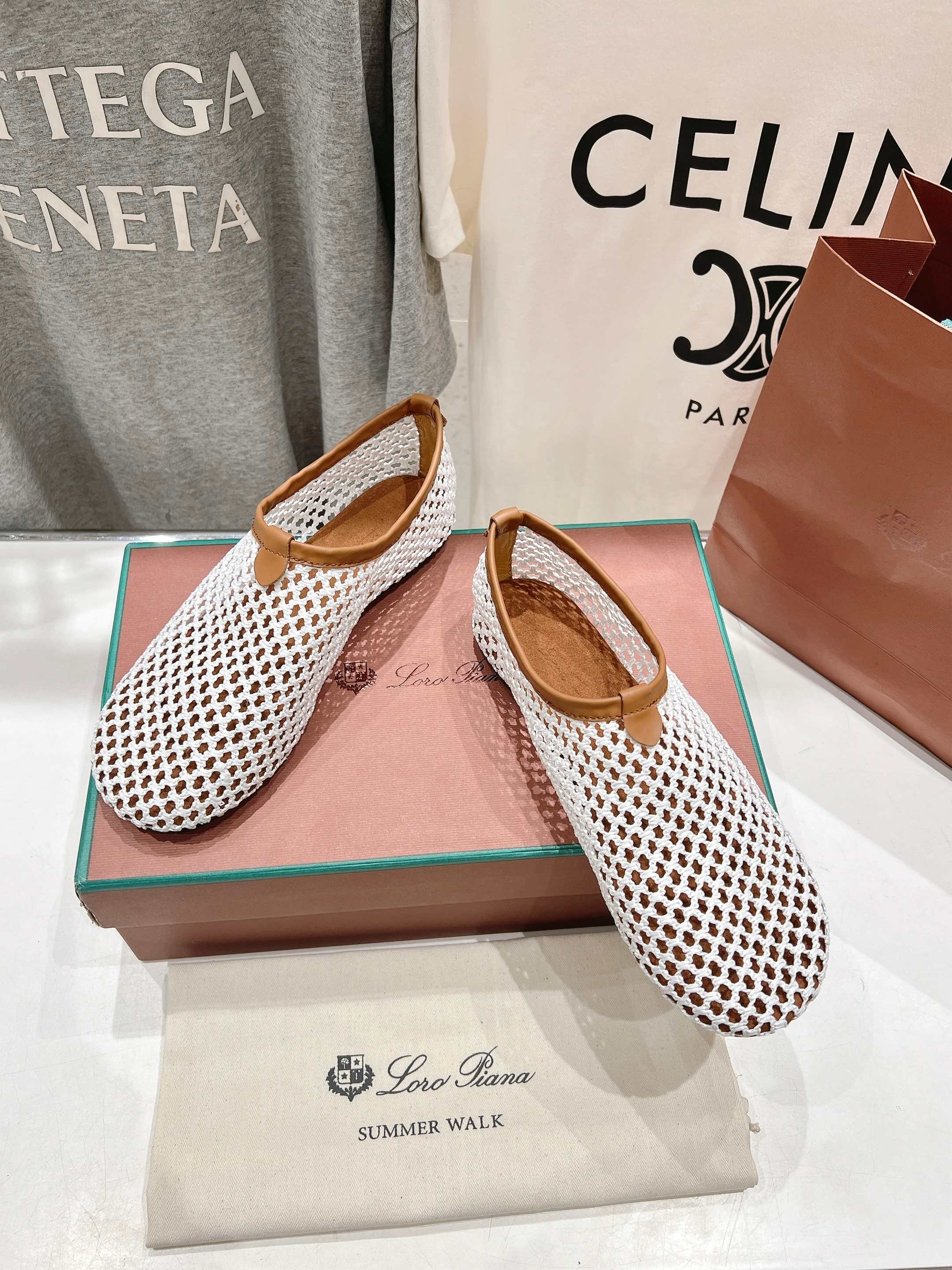 顶级出厂  
  Loro Piana* 诺悠𦒈雅Lss春夏新款勃肯平底鞋休闲鞋，脚感超级舒适 一天可以
