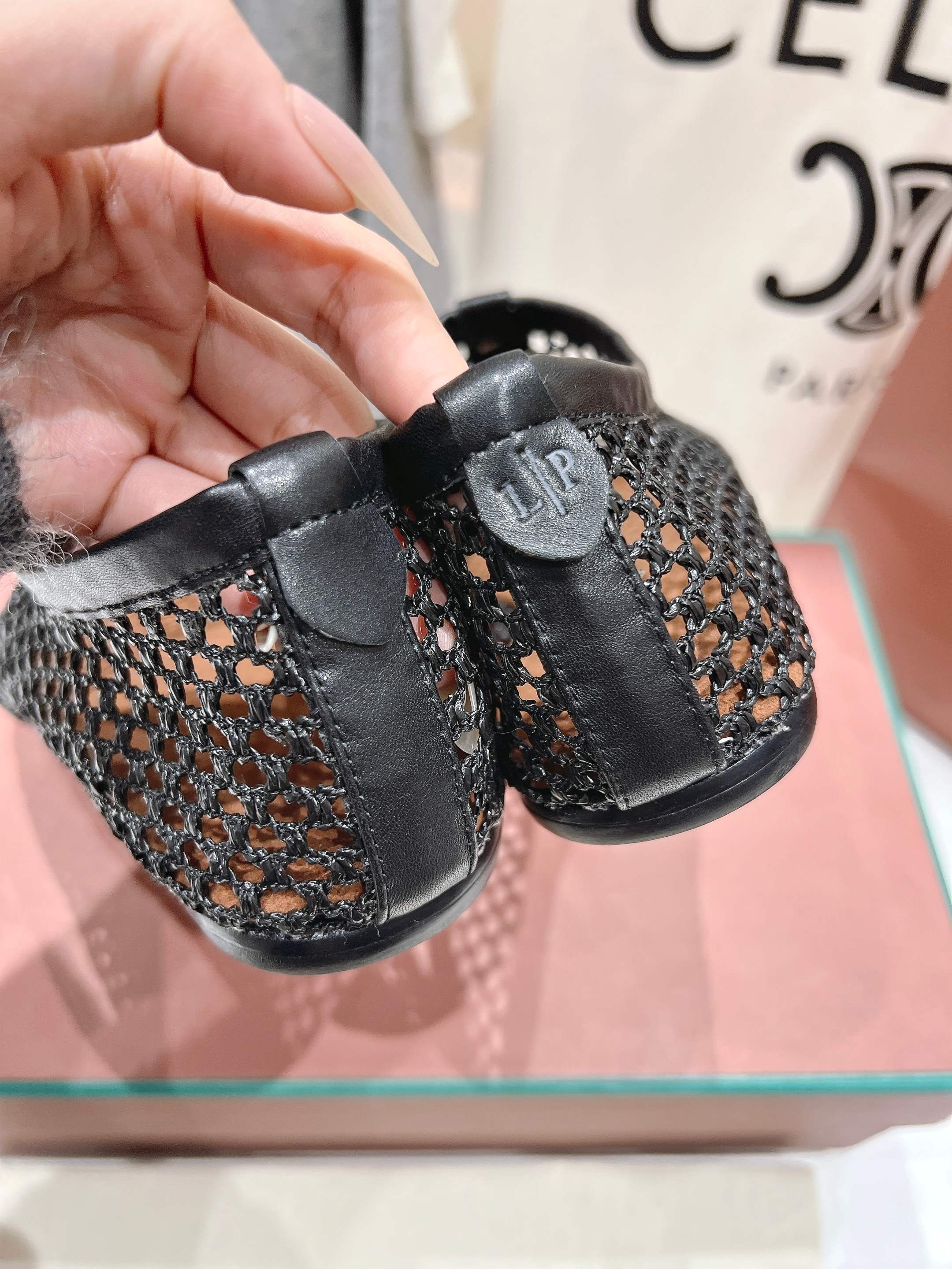 顶级出厂  
  Loro Piana* 诺悠𦒈雅Lss春夏新款勃肯平底鞋休闲鞋，脚感超级舒适 一天可以