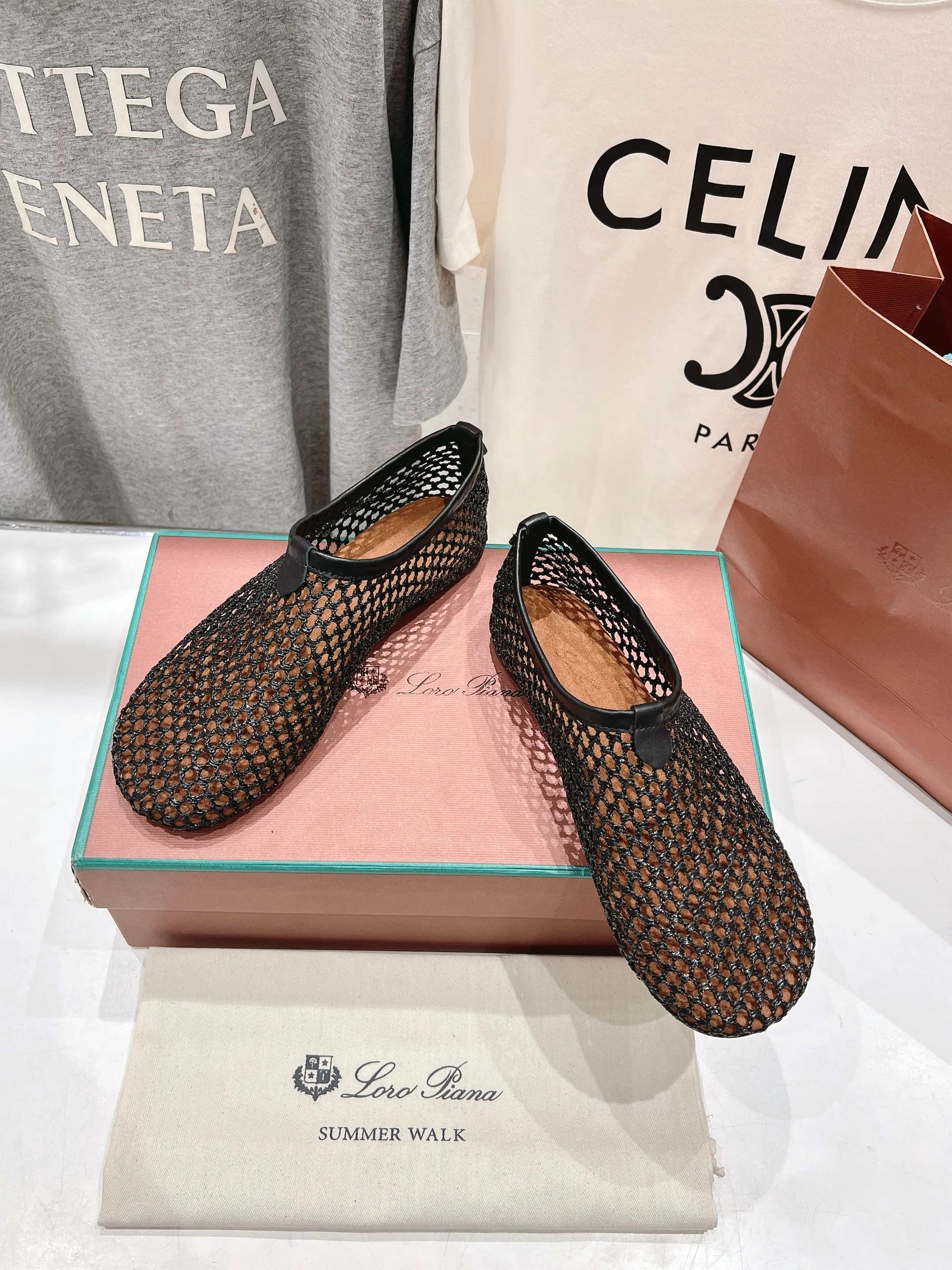 顶级出厂  
  Loro Piana* 诺悠𦒈雅Lss春夏新款勃肯平底鞋休闲鞋，脚感超级舒适 一天可以