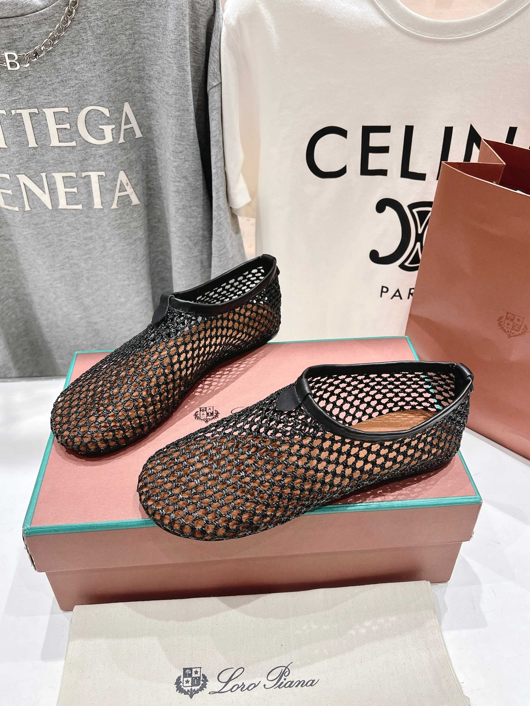 顶级出厂  
  Loro Piana* 诺悠𦒈雅Lss春夏新款勃肯平底鞋休闲鞋，脚感超级舒适 一天可以