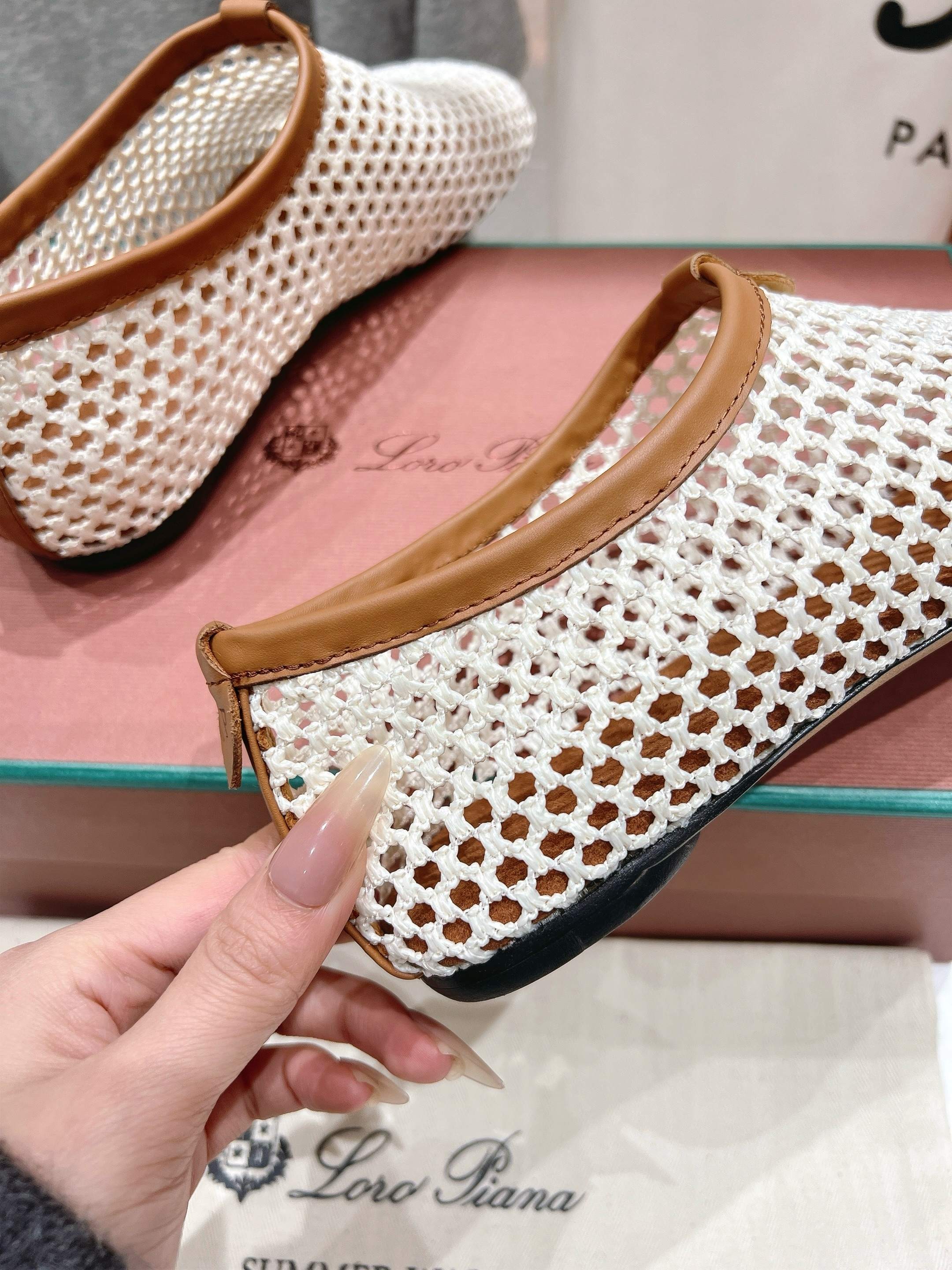 顶级出厂  
  Loro Piana* 诺悠𦒈雅Lss春夏新款勃肯平底鞋休闲鞋，脚感超级舒适 一天可以