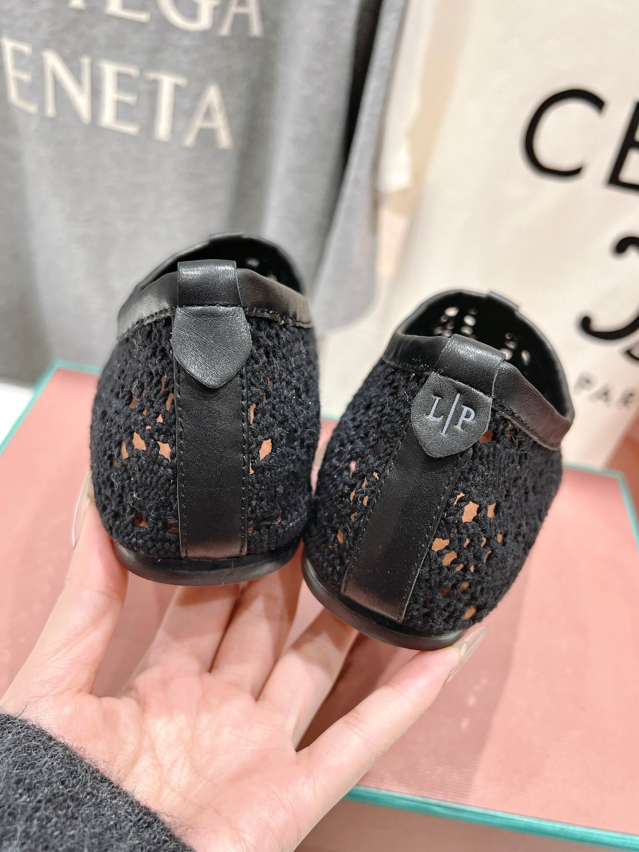顶级出厂  
  Loro Piana* 诺悠𦒈雅Lss春夏新款勃肯平底鞋休闲鞋，脚感超级舒适 一天可以