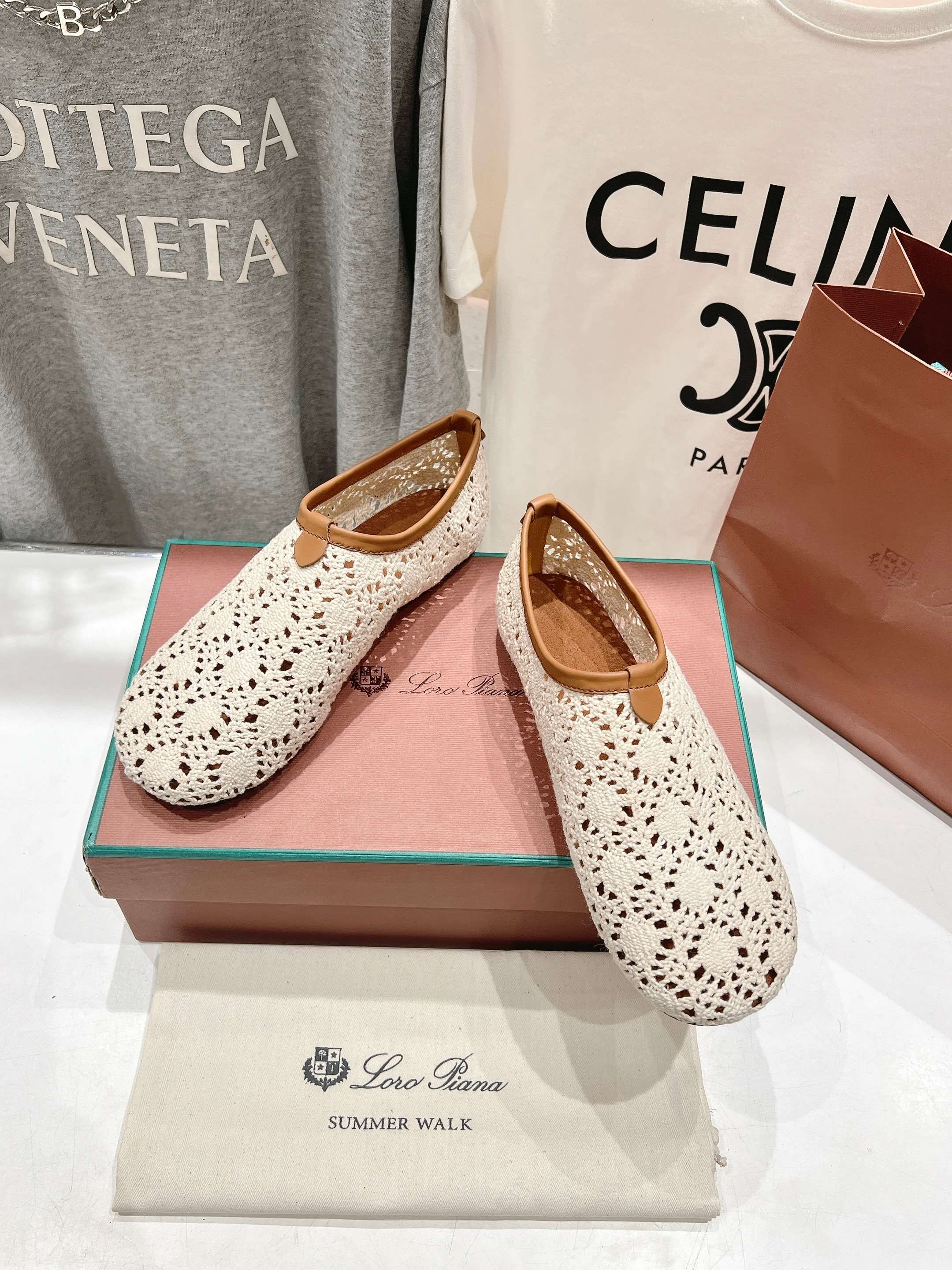 顶级出厂  
  Loro Piana* 诺悠𦒈雅Lss春夏新款勃肯平底鞋休闲鞋，脚感超级舒适 一天可以