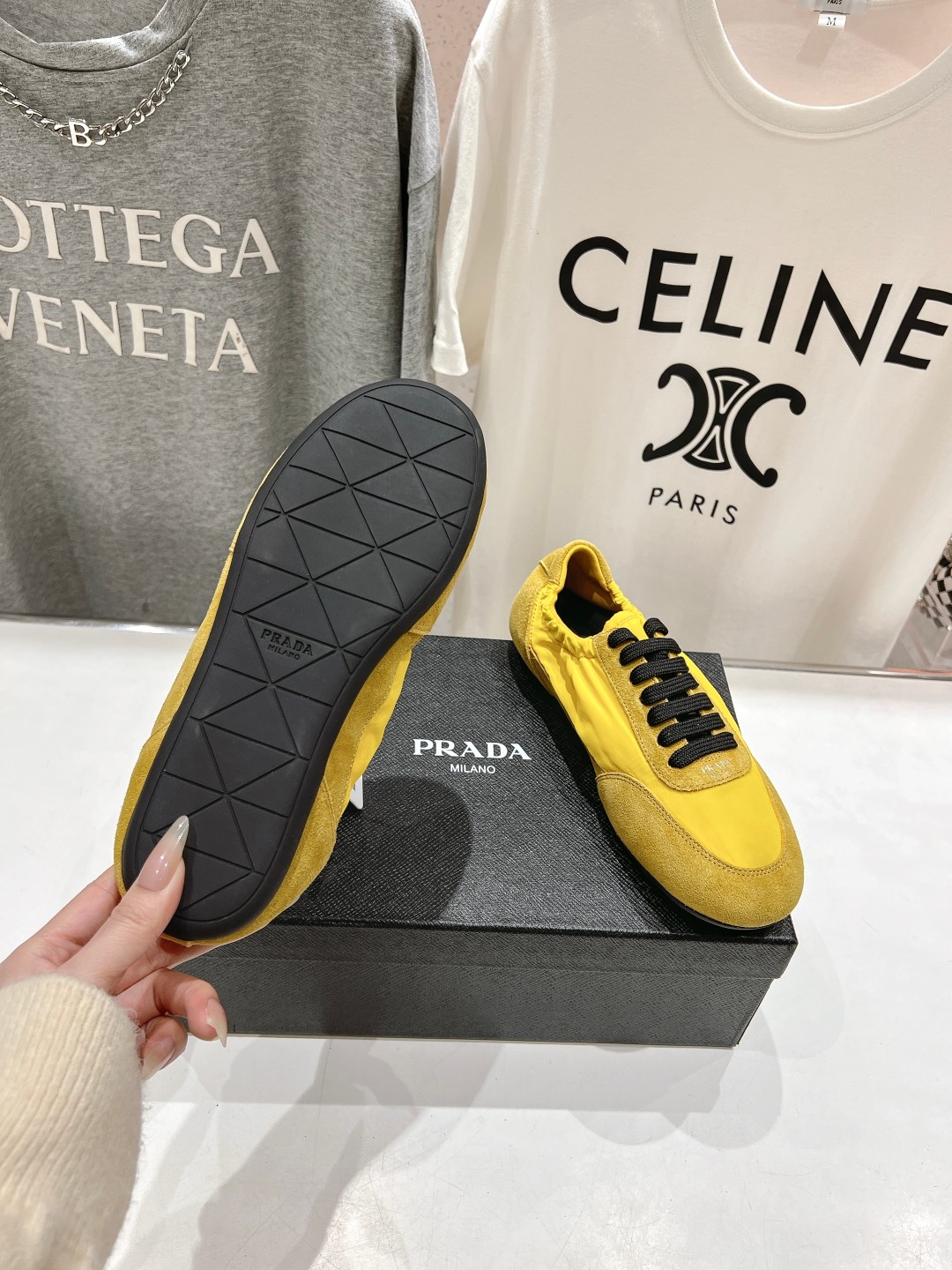 高版本出厂 
  Prada*普拉达P家25ssfw～new新款绑带休闲鞋，低调奢华懒人鞋，富人的不二选