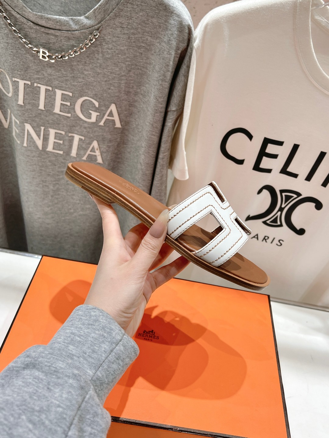 高版本出厂
  HERMES*✈️爱马仕H家2025ss最新升级版经典平底H拖鞋
🇮🇹度假旅游必备神器#