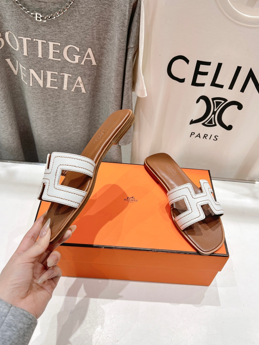 高版本出厂
  HERMES*✈️爱马仕H家2025ss最新升级版经典平底H拖鞋
🇮🇹度假旅游必备神器#