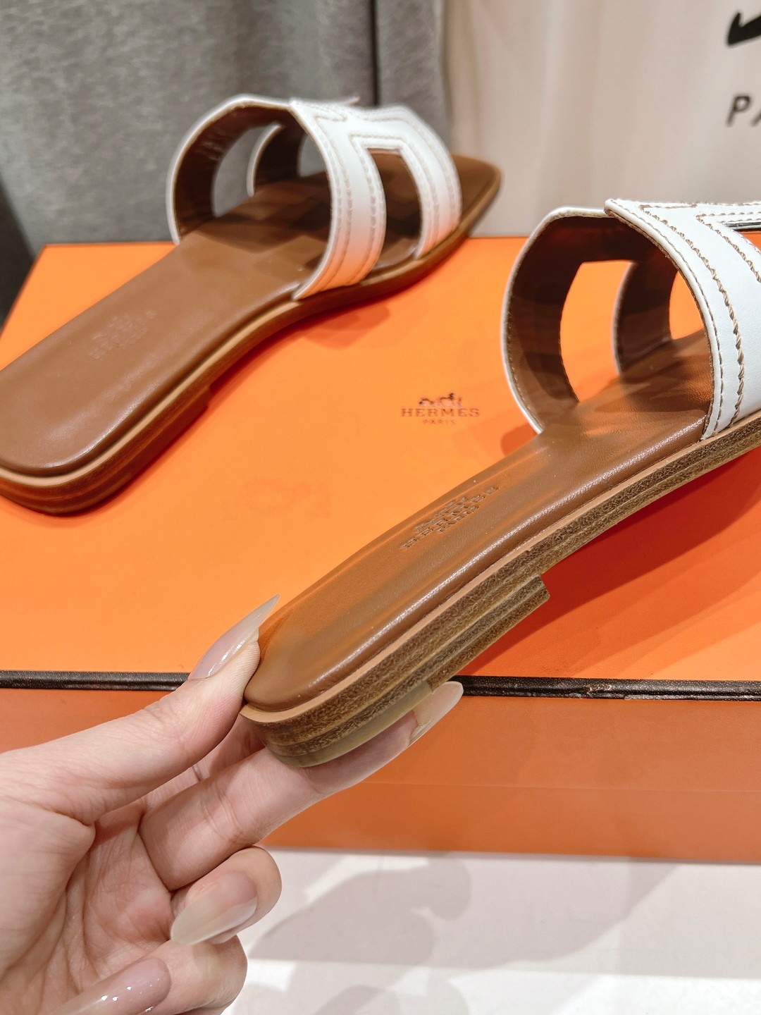 高版本出厂
  HERMES*✈️爱马仕H家2025ss最新升级版经典平底H拖鞋
🇮🇹度假旅游必备神器#