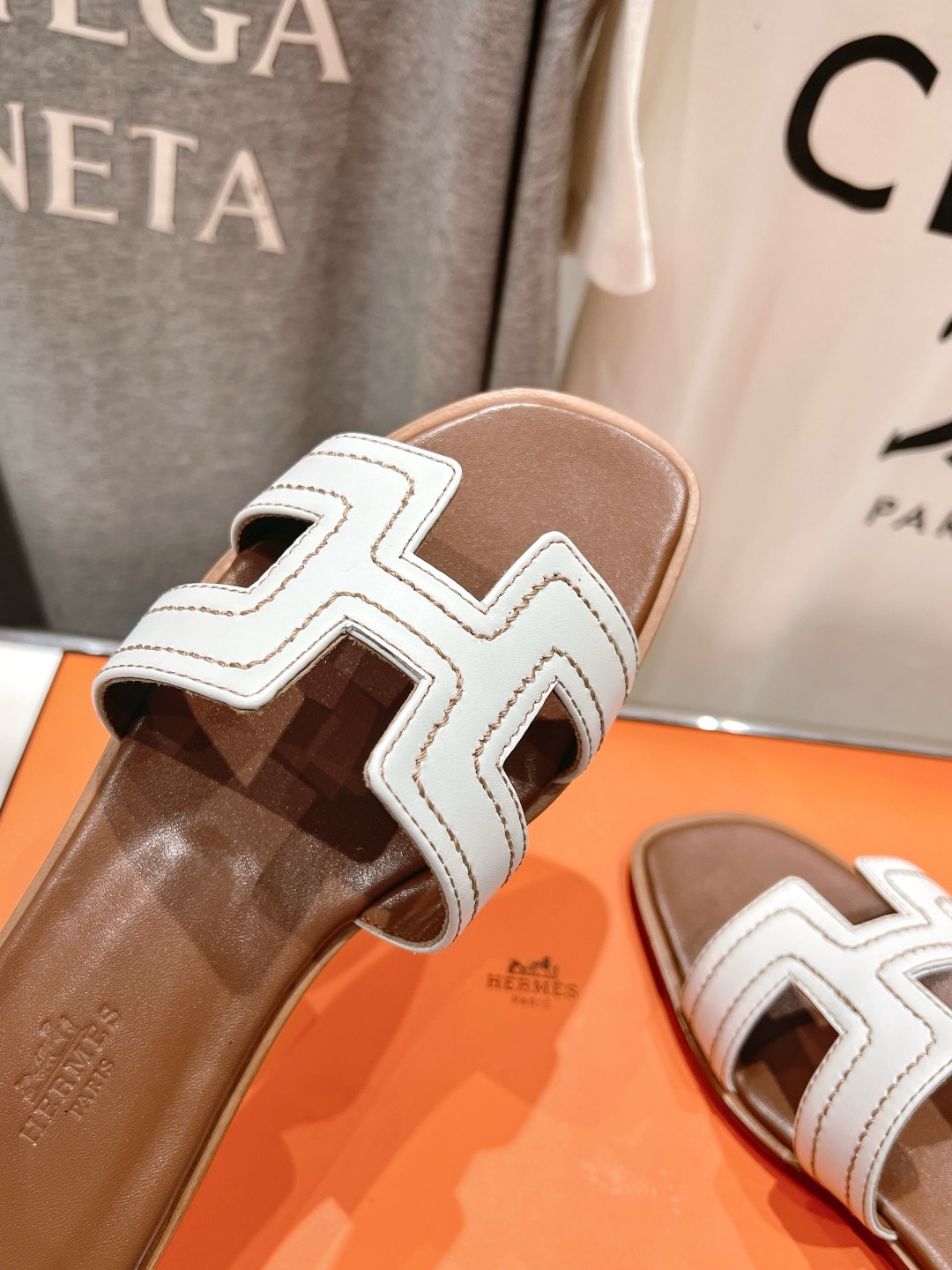 高版本出厂
  HERMES*✈️爱马仕H家2025ss最新升级版经典平底H拖鞋
🇮🇹度假旅游必备神器#