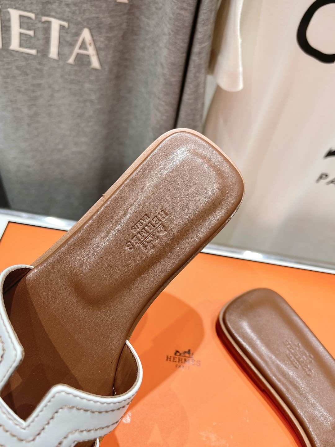 高版本出厂
  HERMES*✈️爱马仕H家2025ss最新升级版经典平底H拖鞋
🇮🇹度假旅游必备神器#