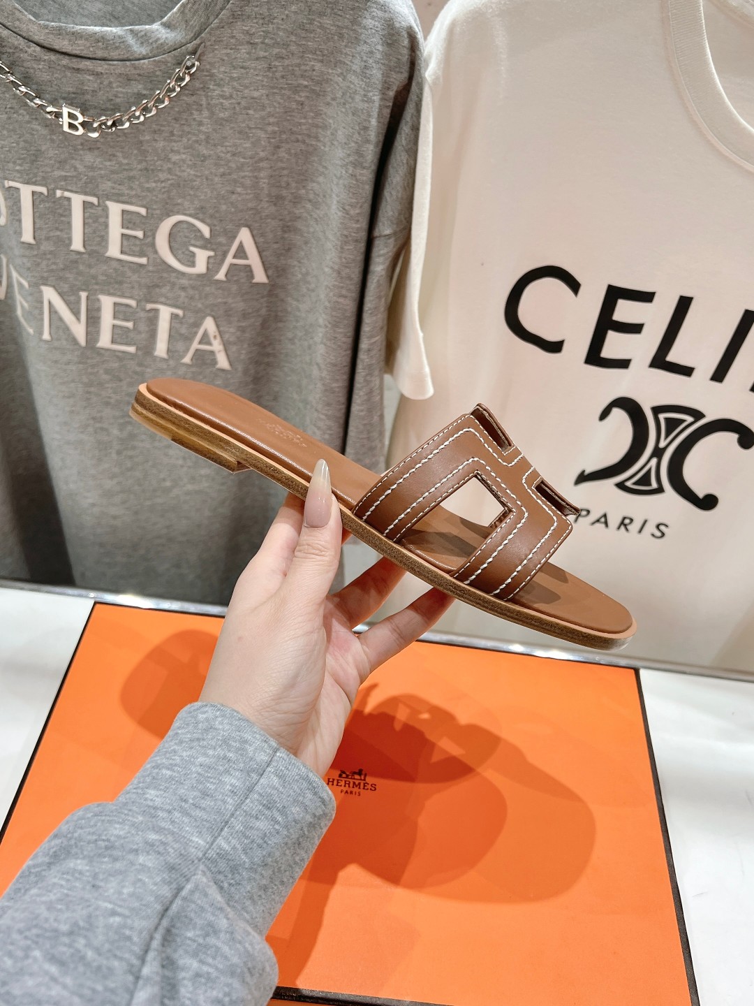 高版本出厂
  HERMES*✈️爱马仕H家2025ss最新升级版经典平底H拖鞋
🇮🇹度假旅游必备神器#