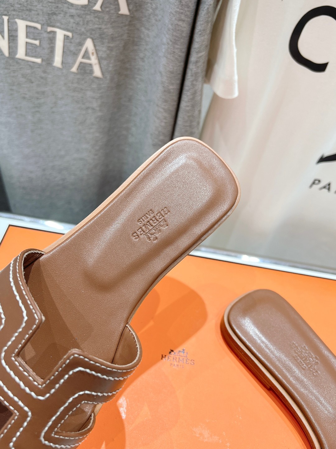 高版本出厂
  HERMES*✈️爱马仕H家2025ss最新升级版经典平底H拖鞋
🇮🇹度假旅游必备神器#